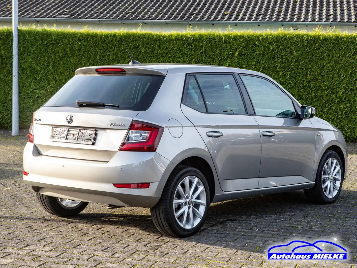 Skoda Fabia Solei DSG/App/LED/PDC/BT/Alu/ACCl Bluetooth Beige - 2