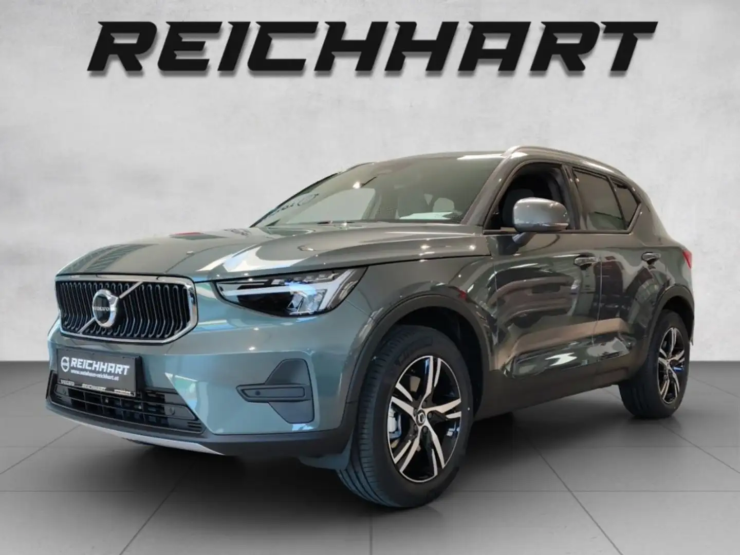 Volvo XC40 Core, B3 Mild Hybrid, Benzin Grün - 1