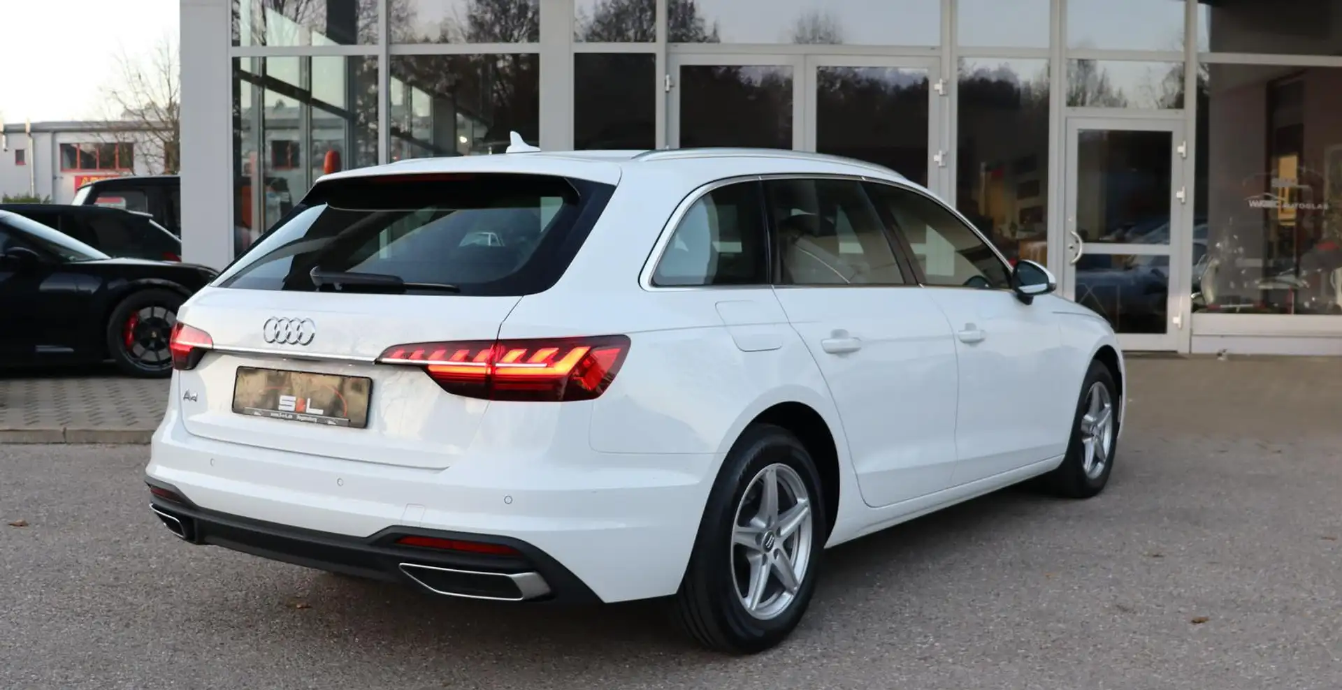 Audi A4 2.0 TDI / Business / Matrix-LED / MMI Plus Bianco - 2