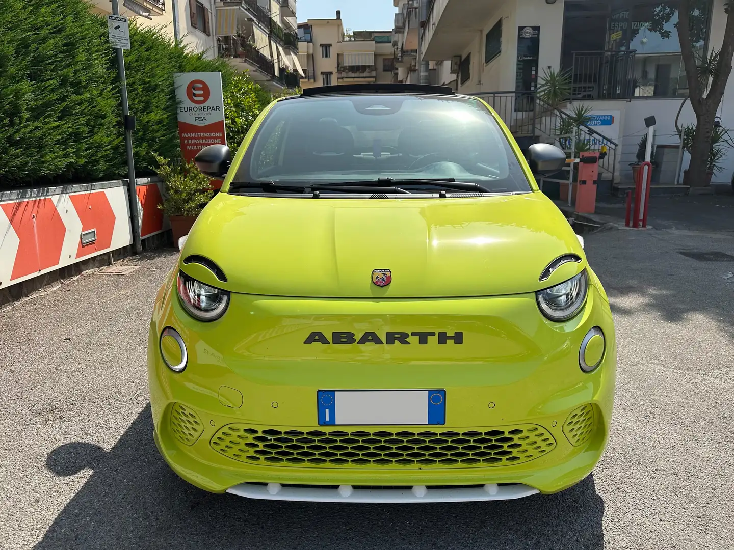 Abarth 500C 500e Cabrio 42 kWh Scorpionissima Giallo - 2
