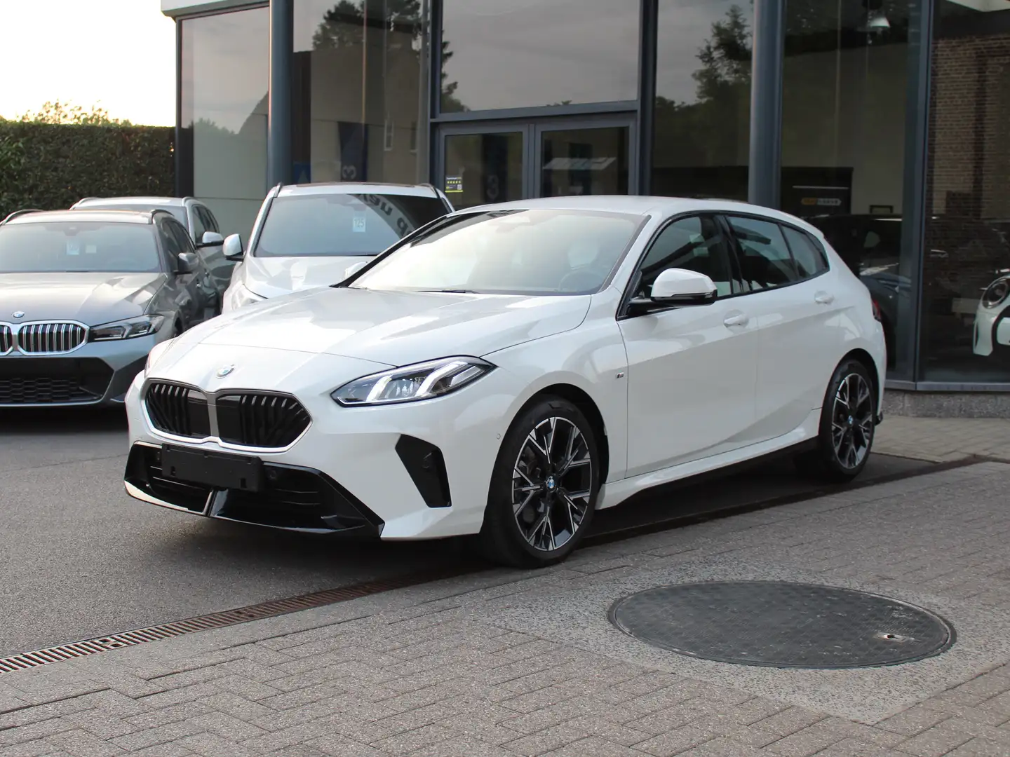 BMW 120 iA M Sport / CAM / BLINDSPOT / CARPLAY / VERW ZETL Blanco - 2
