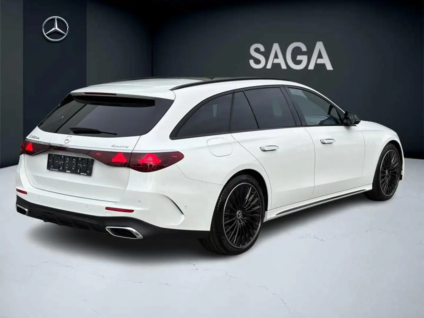 Mercedes-Benz E 300 de 4M Break AMG HyperScreen Pano Attelage Wit - 2