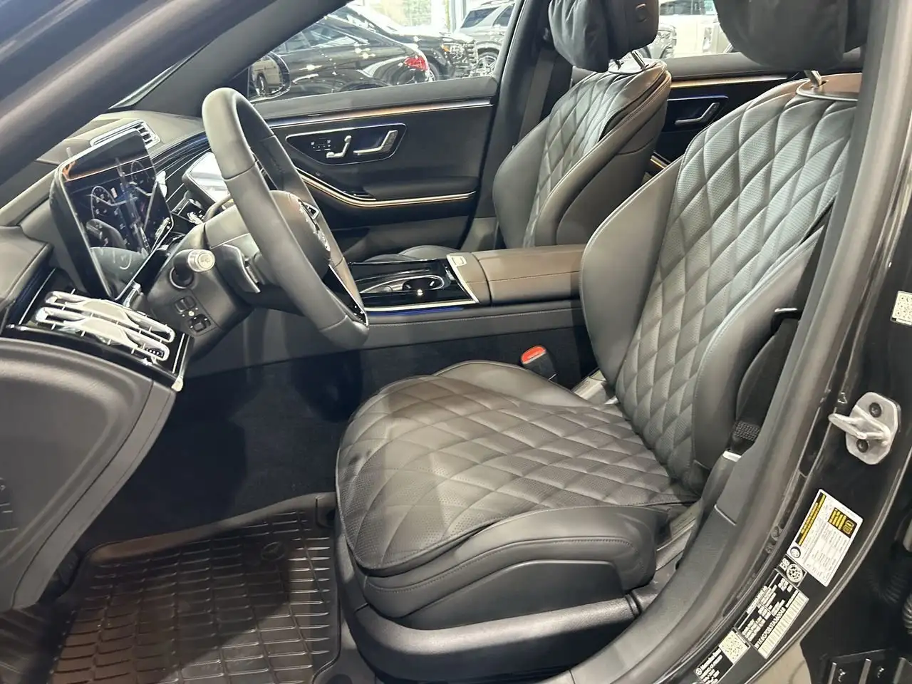 Mercedes-Benz S-Class снимка Mercedes-Benz S-Class