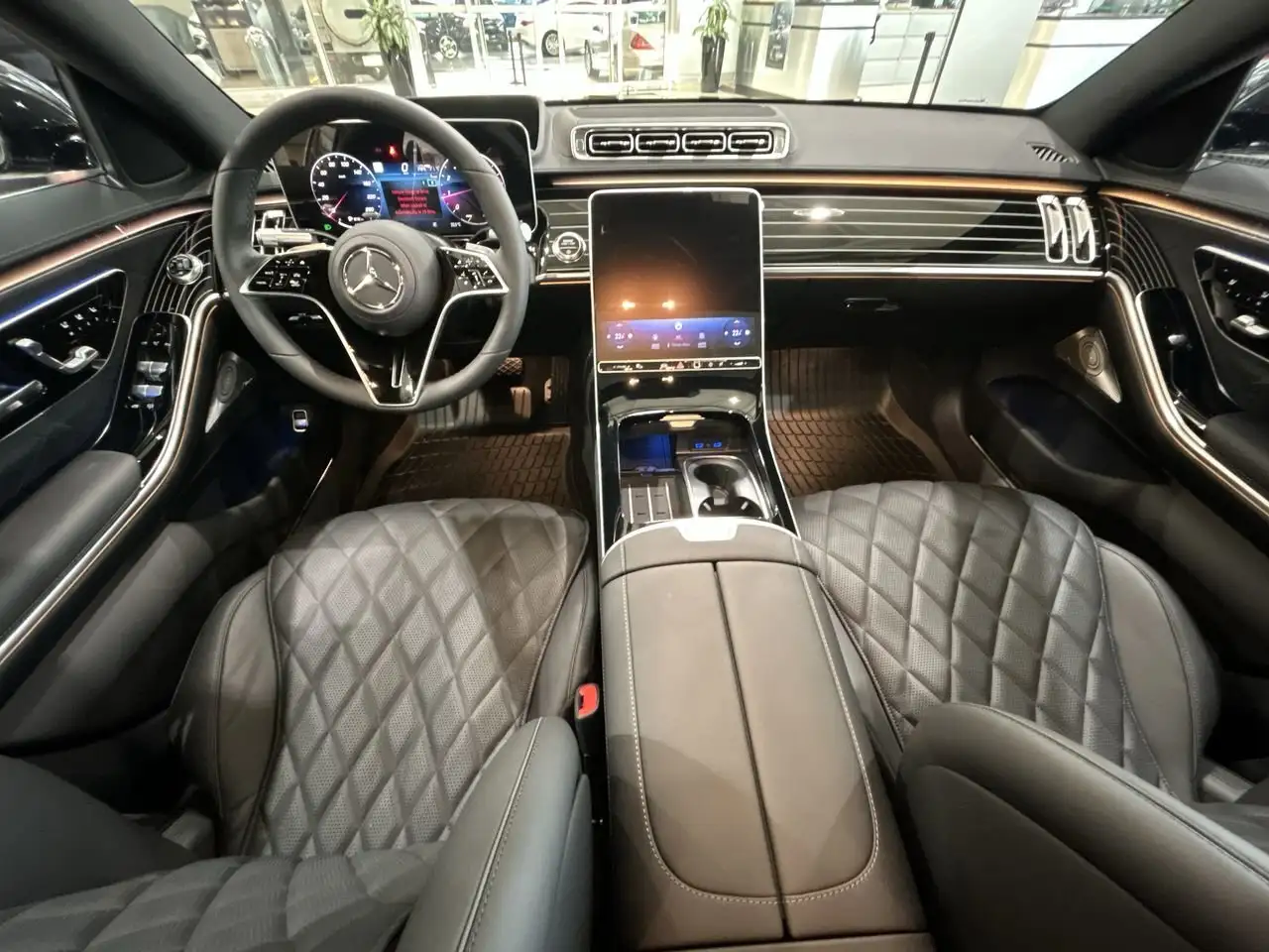 Mercedes-Benz S-Class снимка Mercedes-Benz S-Class