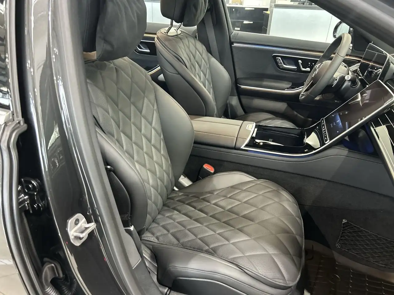 Mercedes-Benz S-Class снимка Mercedes-Benz S-Class
