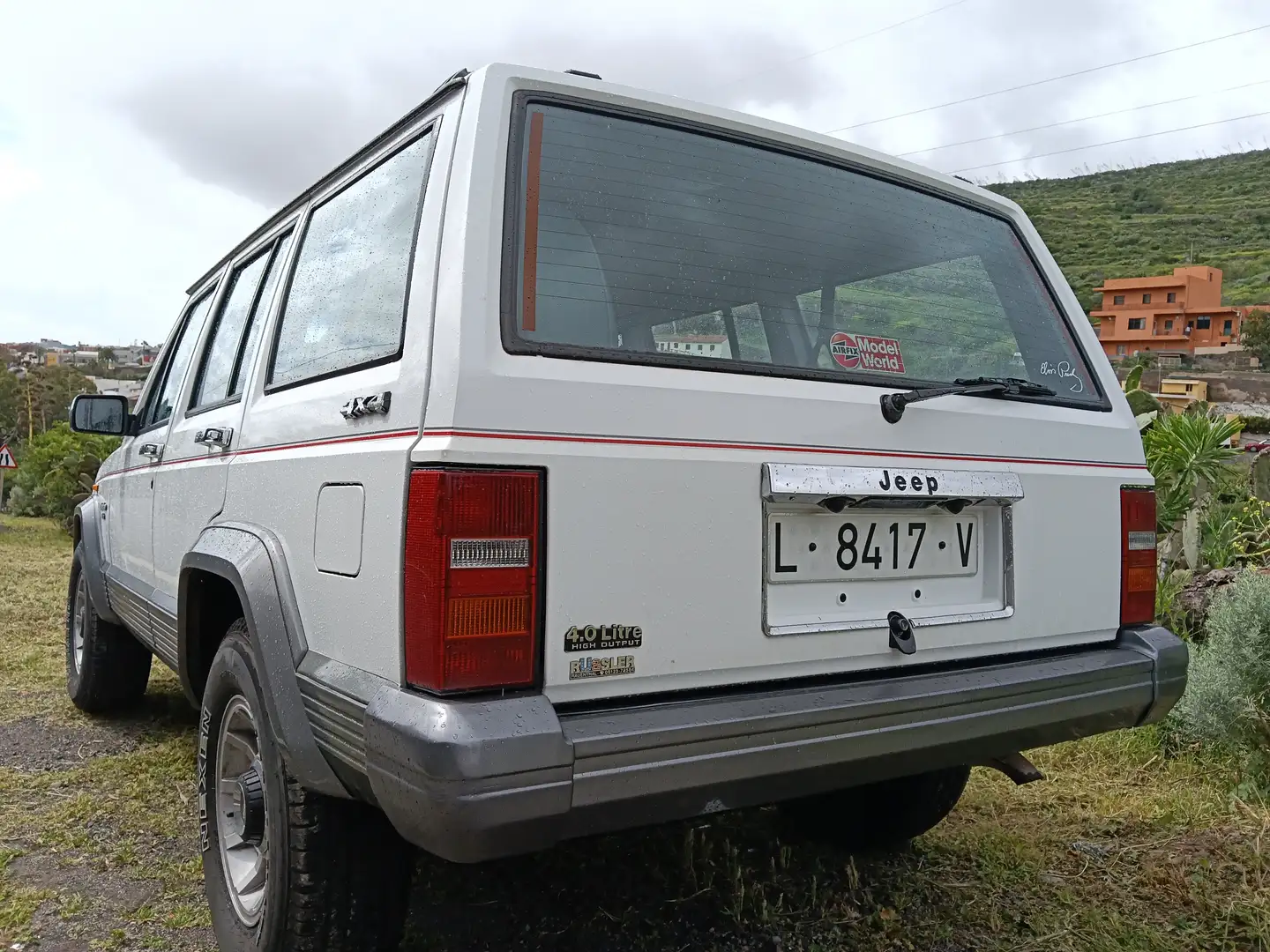 Jeep Cherokee XJ 4.0 Laredo Blanco - 2