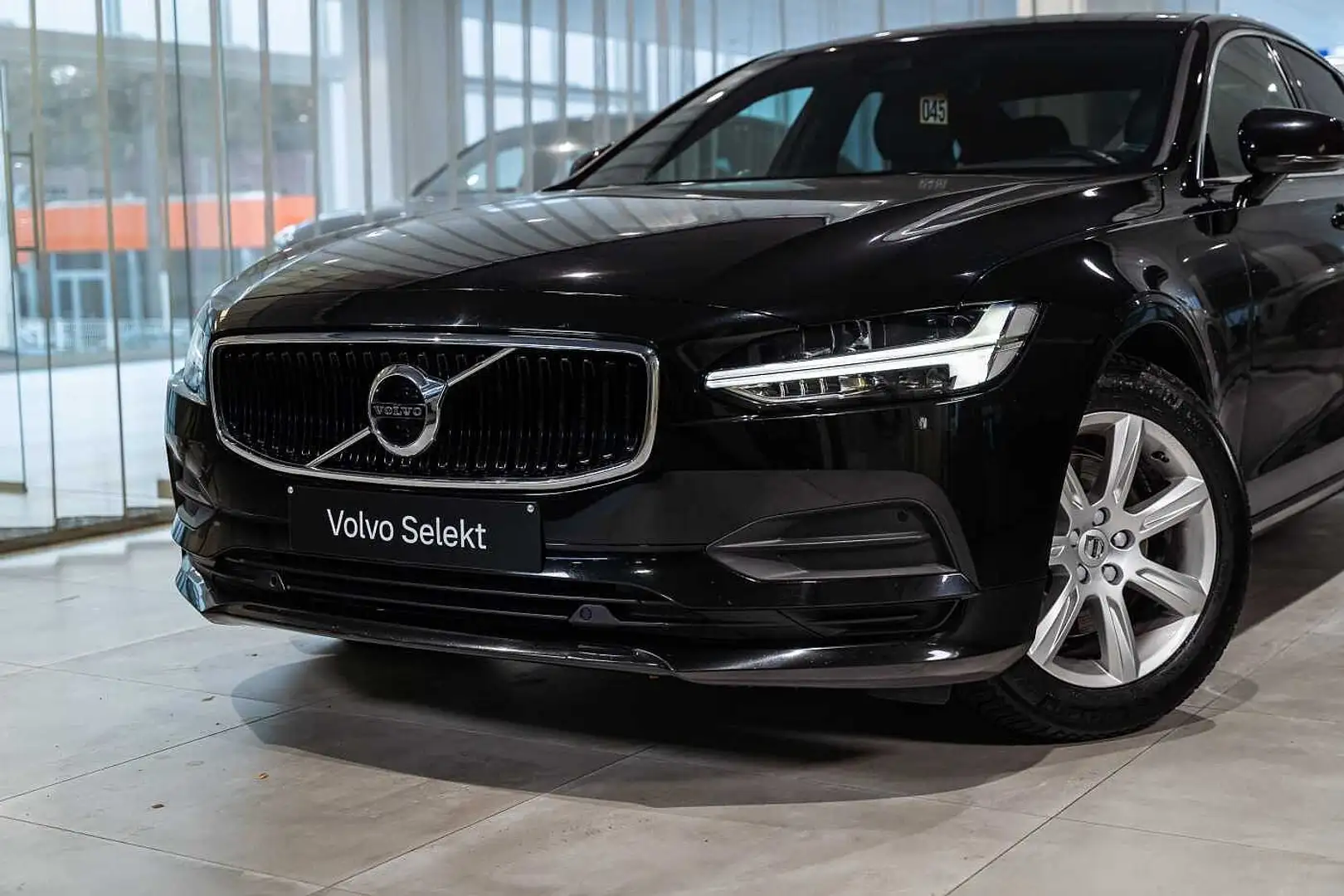 Volvo S90 Momentum D3 Geartronic Zwart - 2