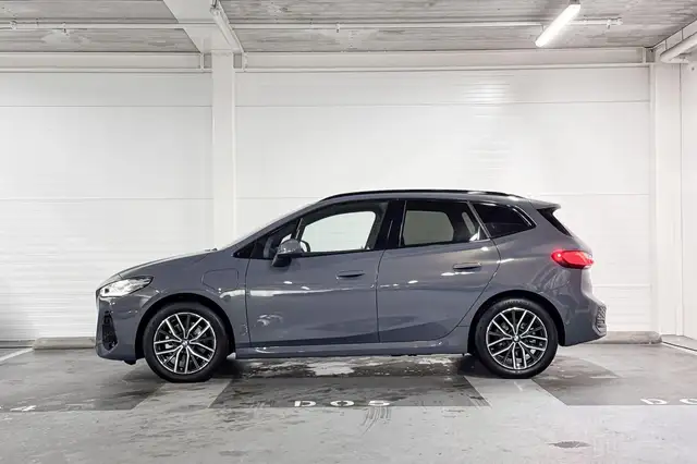 BMW 2 Series view 2