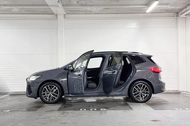 BMW 2 Series view 3