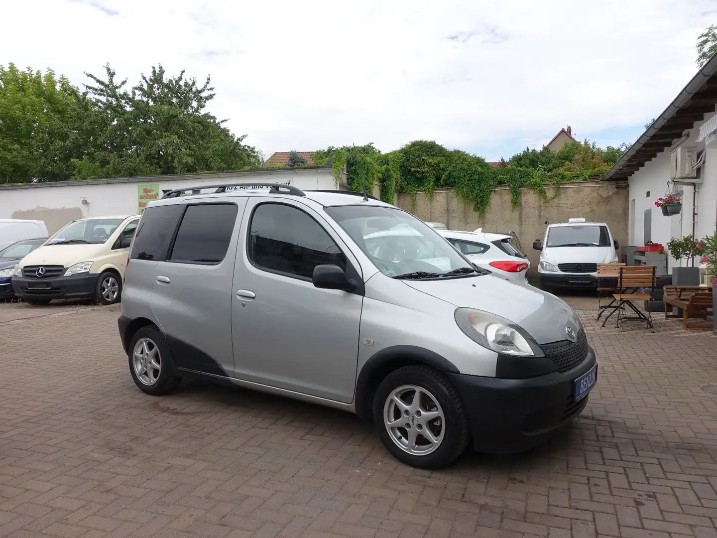 Toyota Yaris 1.3 Linea Luna, EU3, LM-Räder-4 Season ! Silber - 1