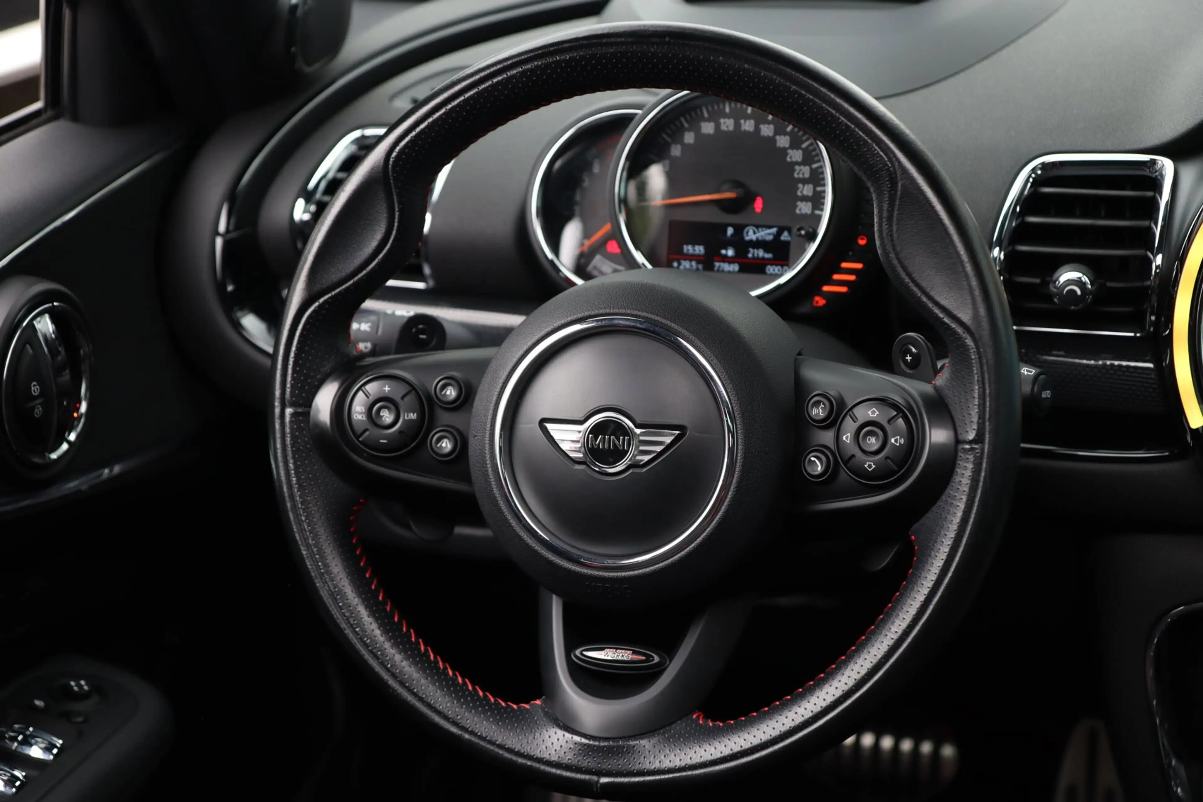 MINI Cooper S Clubman 2.0 Chili Serious / PANO / HUD / ACC / H&K / CAMER — photo 23