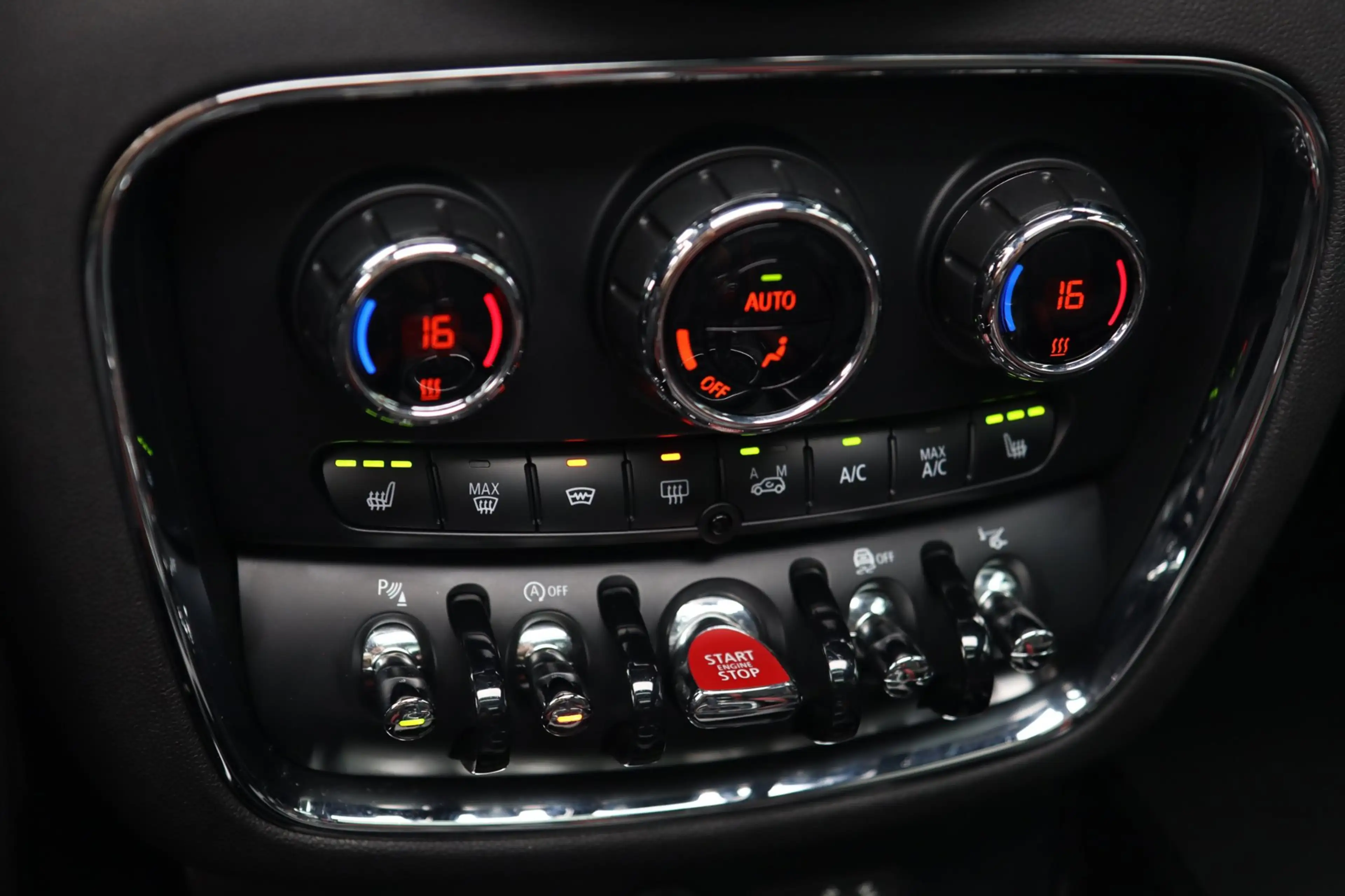 MINI Cooper S Clubman 2.0 Chili Serious / PANO / HUD / ACC / H&K / CAMER — photo 12