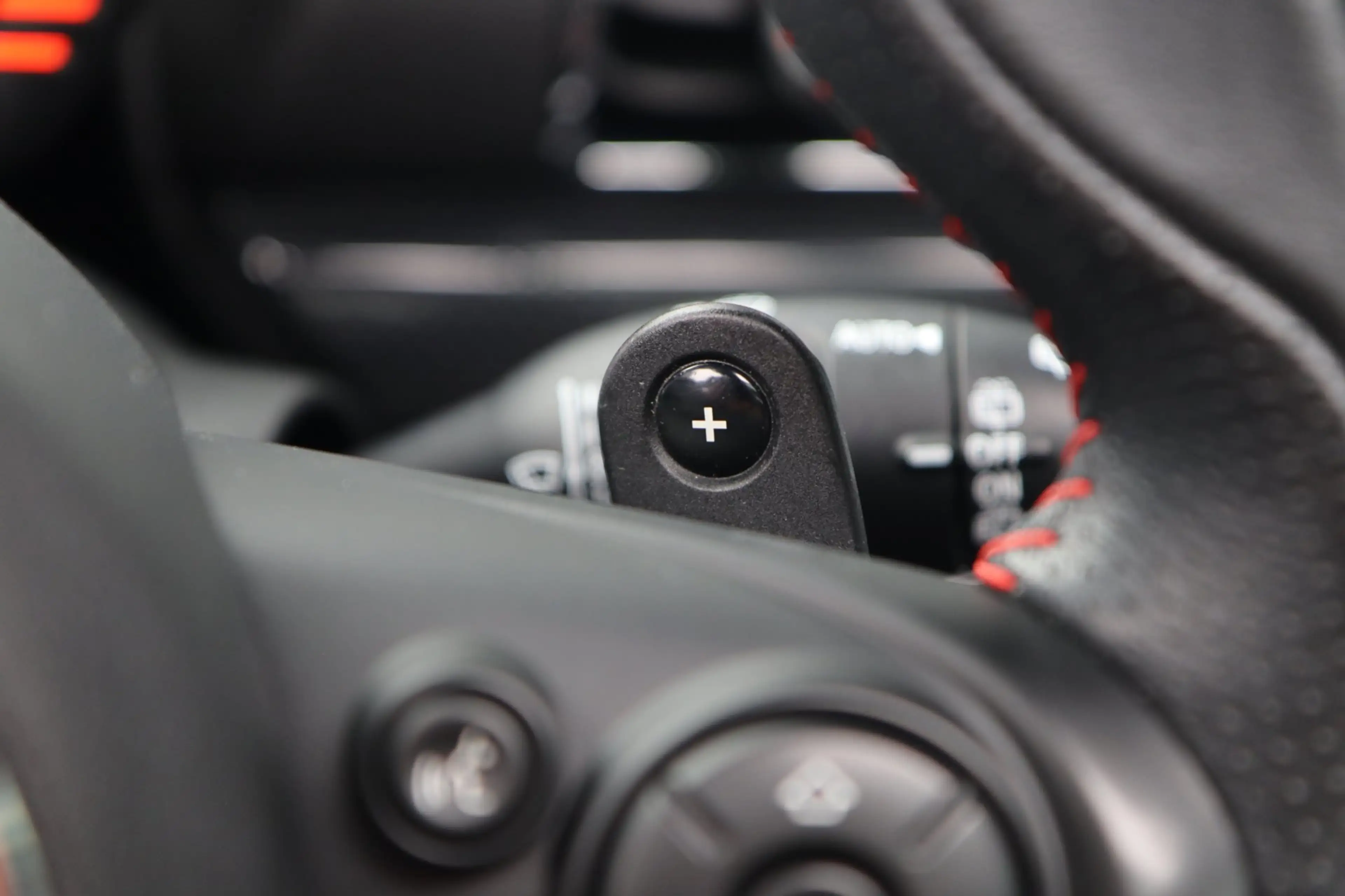 MINI Cooper S Clubman 2.0 Chili Serious / PANO / HUD / ACC / H&K / CAMER — photo 13