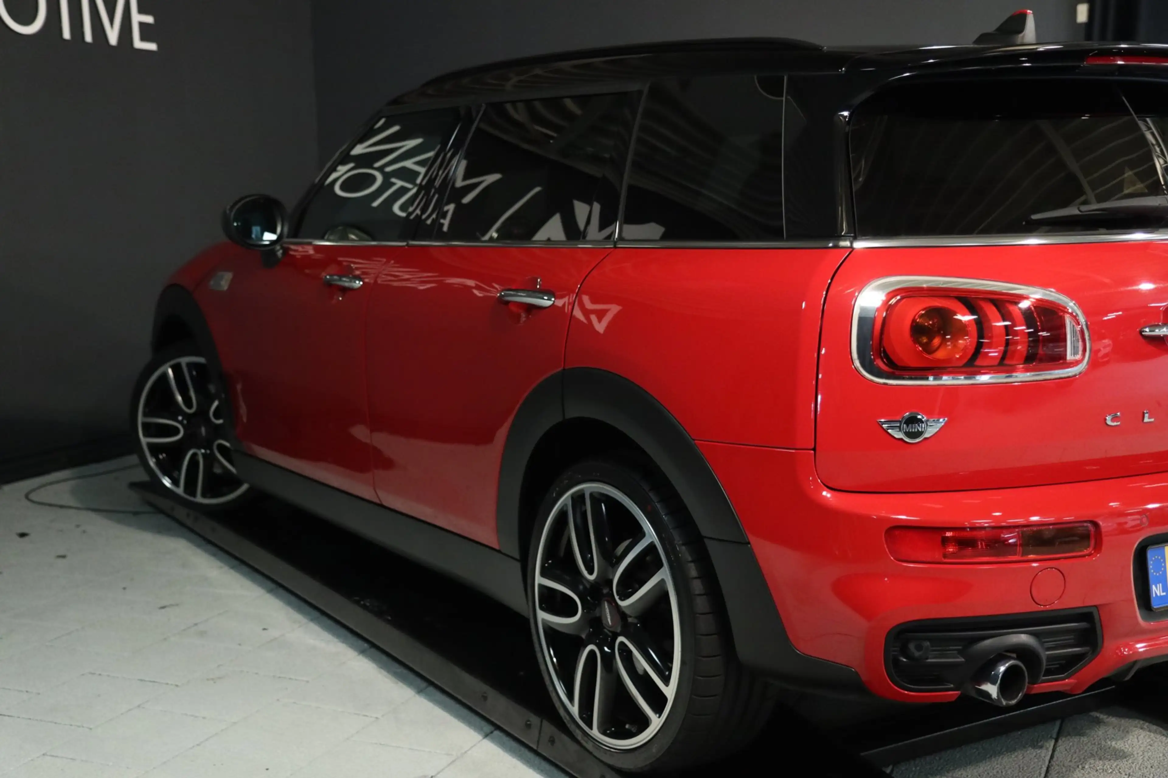 MINI Cooper S Clubman 2.0 Chili Serious / PANO / HUD / ACC / H&K / CAMER — photo 3