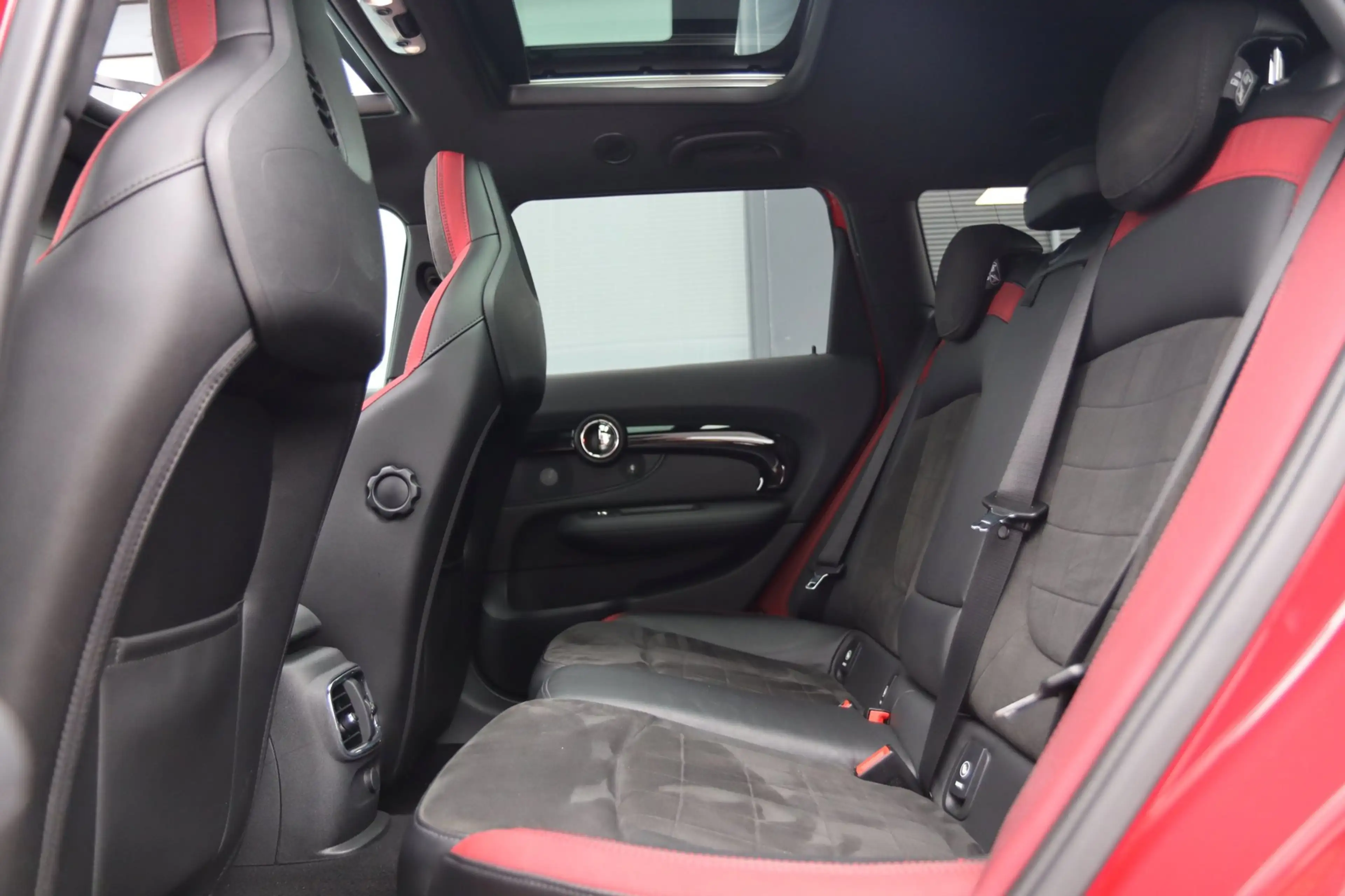 MINI Cooper S Clubman 2.0 Chili Serious / PANO / HUD / ACC / H&K / CAMER — photo 21