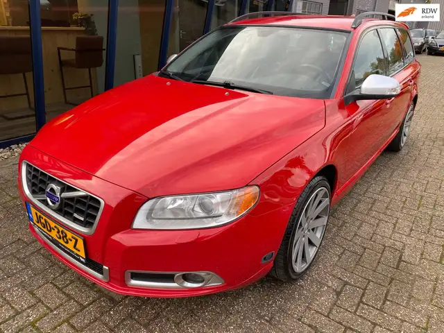 Volvo V70 2.5FT R-Design 230PK Automaat LEER / XENON / PDC /