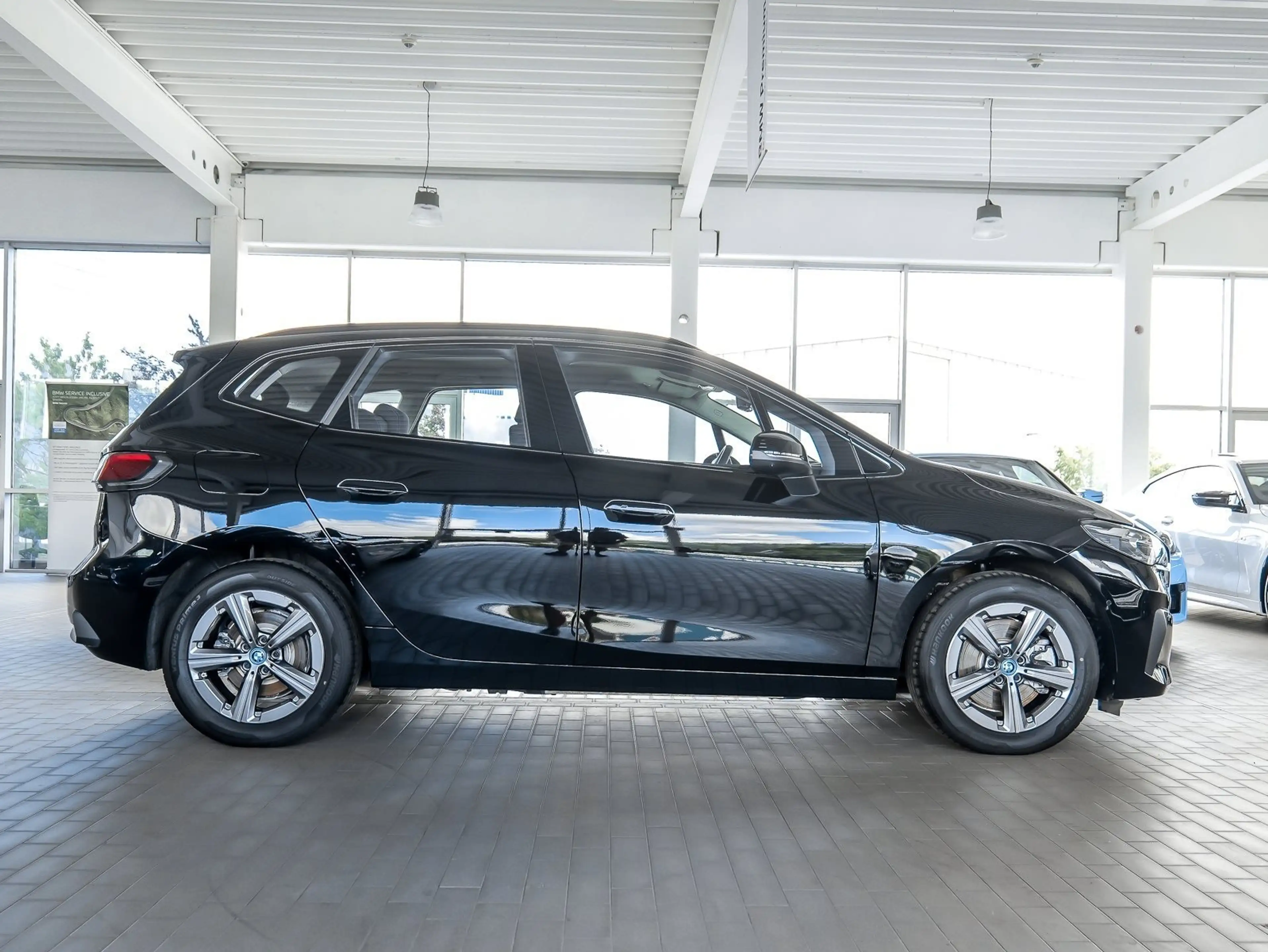 BMW 230 e xDrive ActiveTourer AHK HeadUp 360 Grad ACC — photo 11