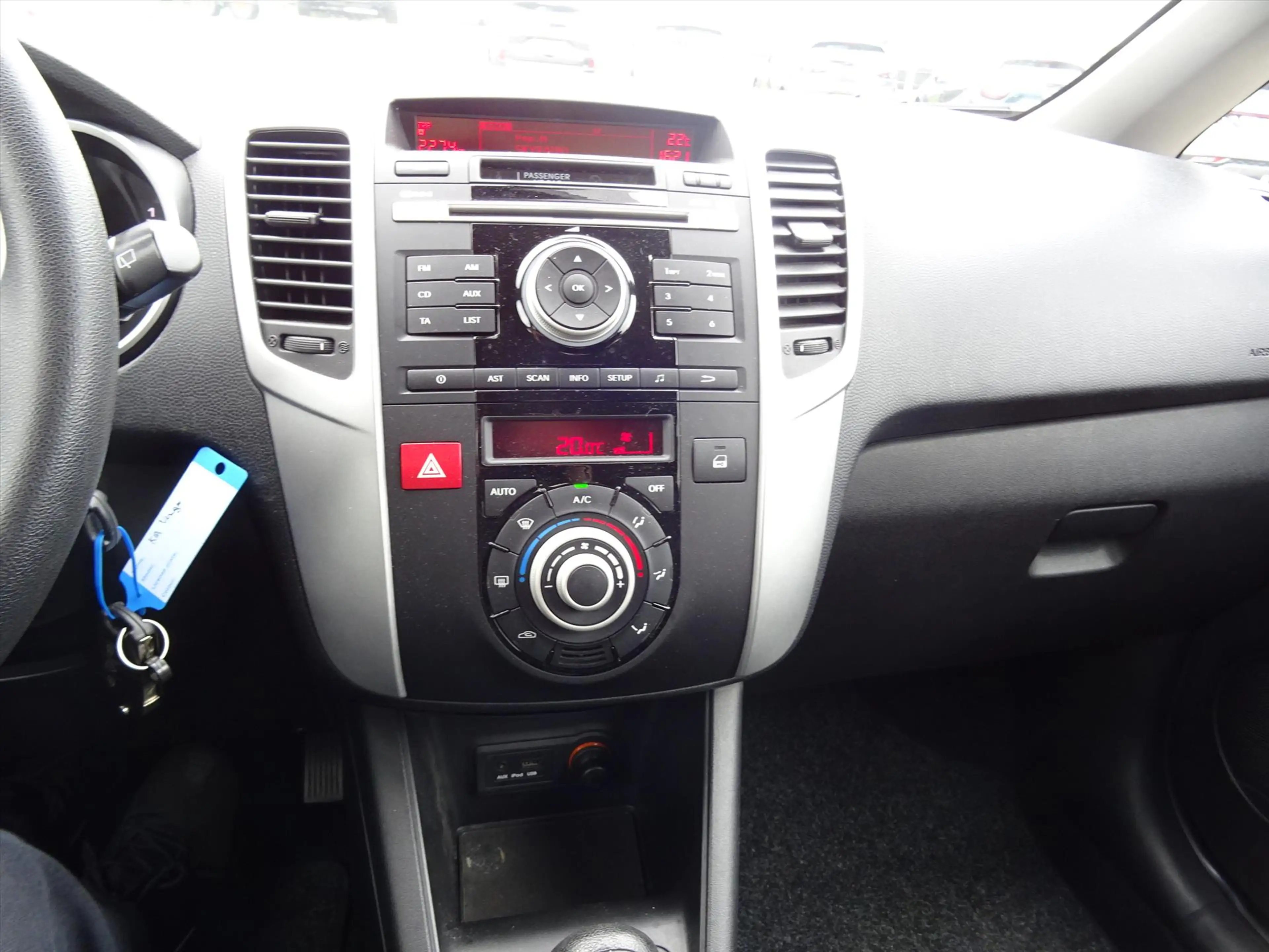 Kia Venga 1.4 CVVT — photo 10