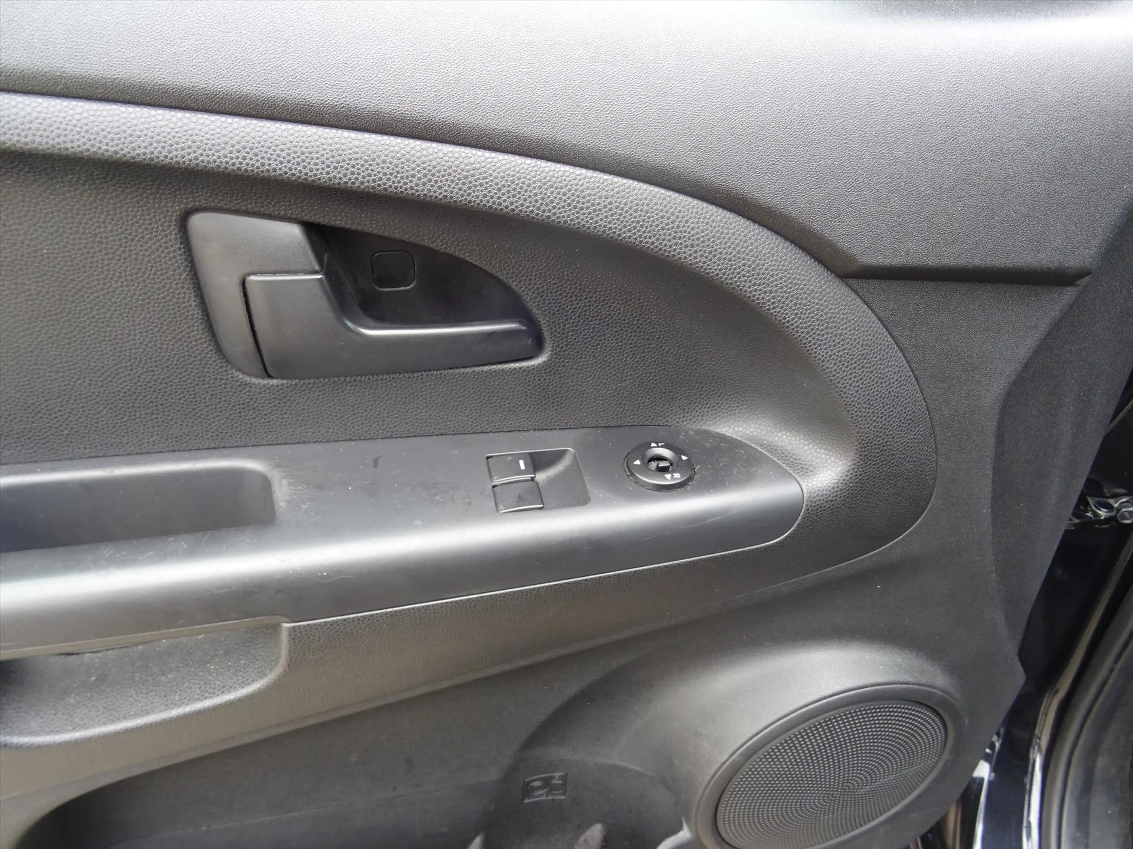 Kia Venga 1.4 CVVT — photo 9