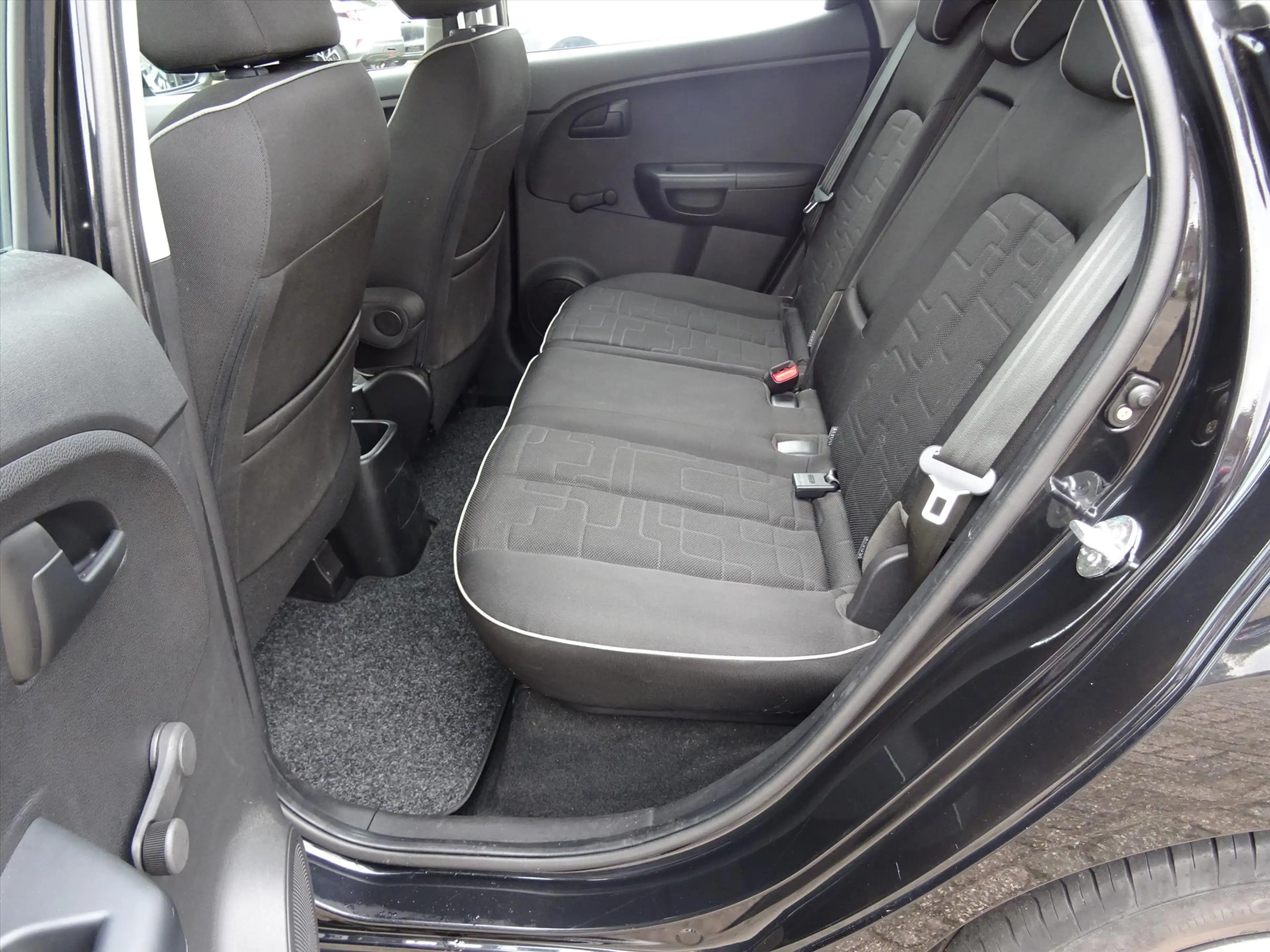 Kia Venga 1.4 CVVT — photo 7