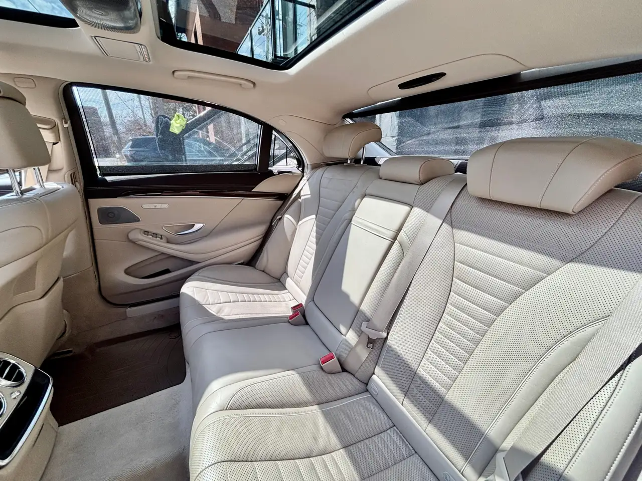 Mercedes-Benz S-Class снимка Mercedes-Benz S-Class