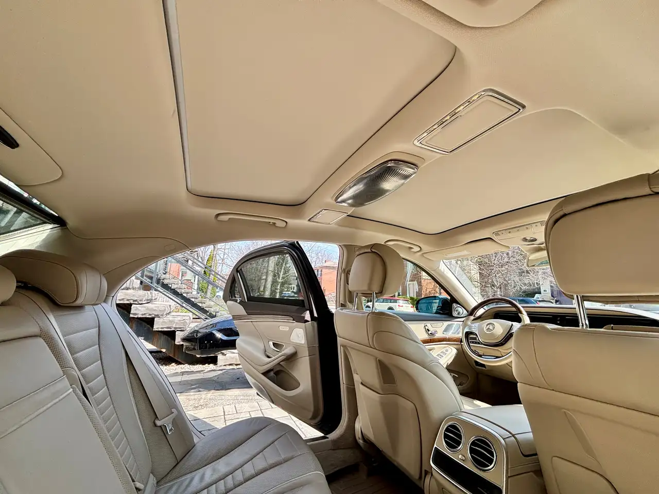 Mercedes-Benz S-Class снимка Mercedes-Benz S-Class