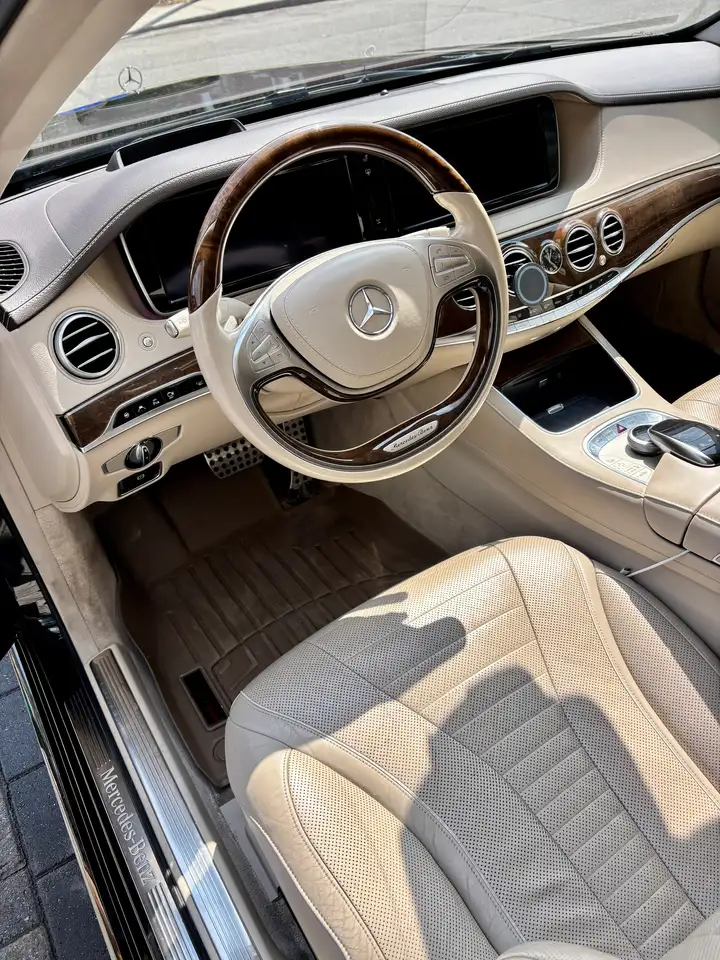 Mercedes-Benz S-Class снимка Mercedes-Benz S-Class