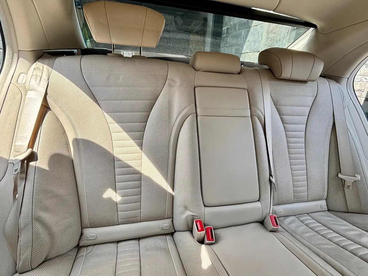 Mercedes-Benz S-Class снимка Mercedes-Benz S-Class