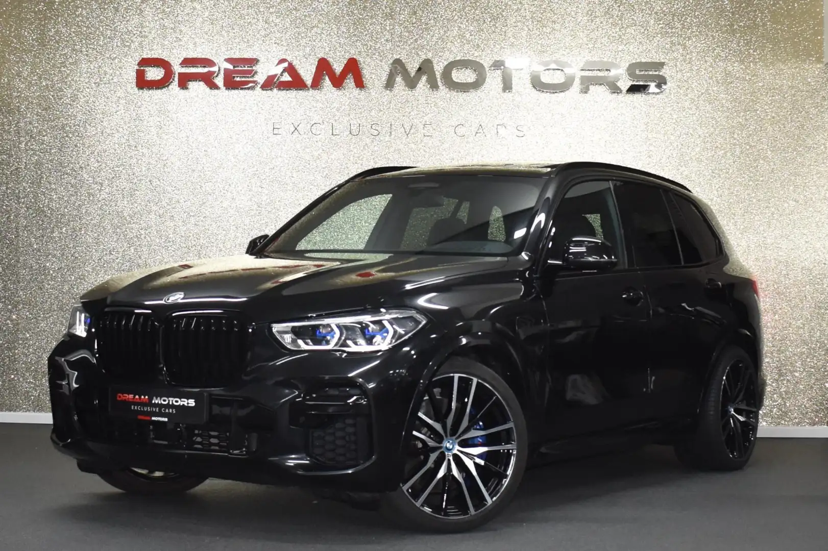 BMW X5 45e M-Sport xDrive 394pk | H&K | TREKHAAK | CRYSTA Zwart - 1