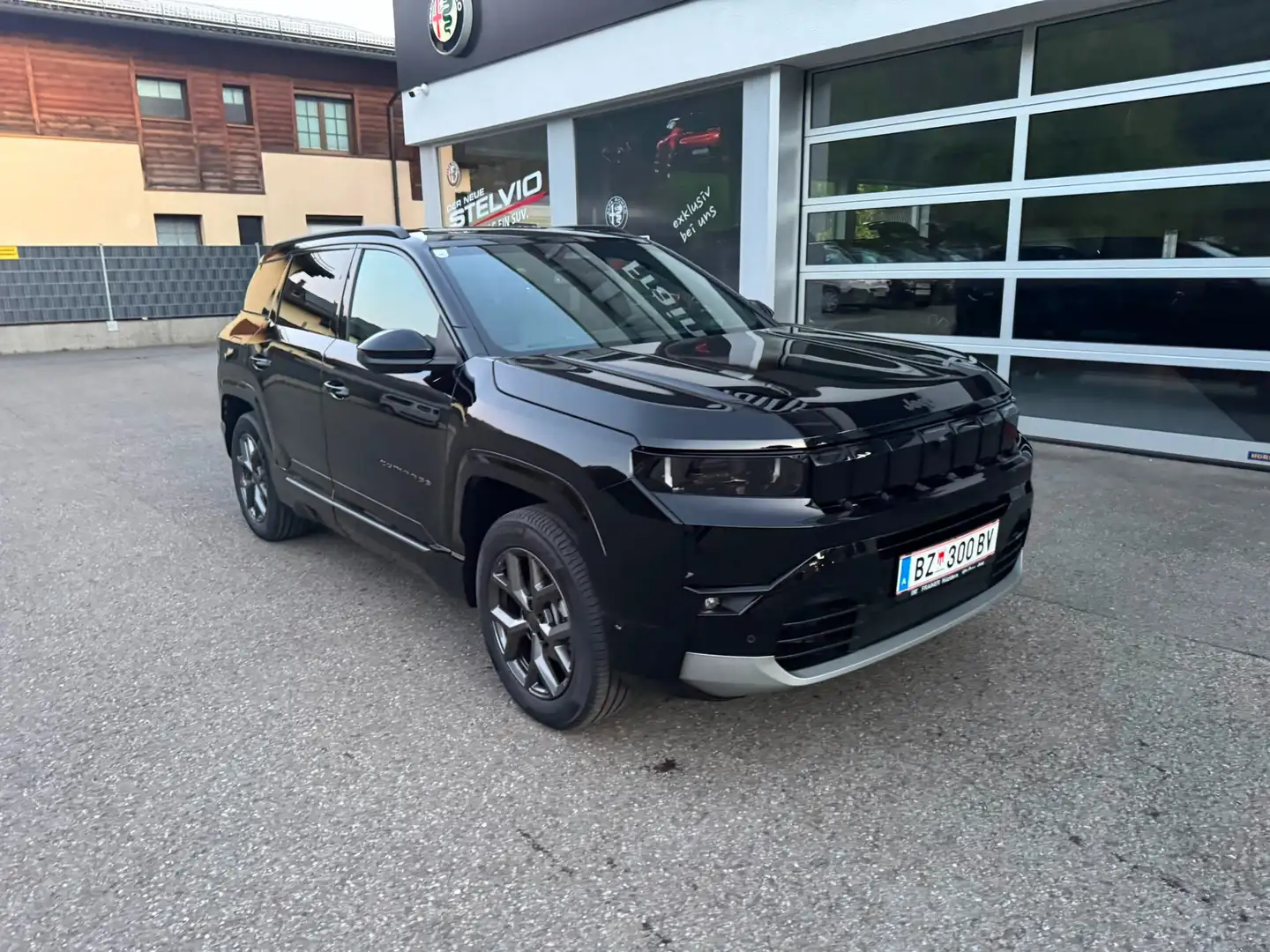 Jeep Compass 1.2 eDCT e-Hybrid First Edition 145PS Schwarz - 2