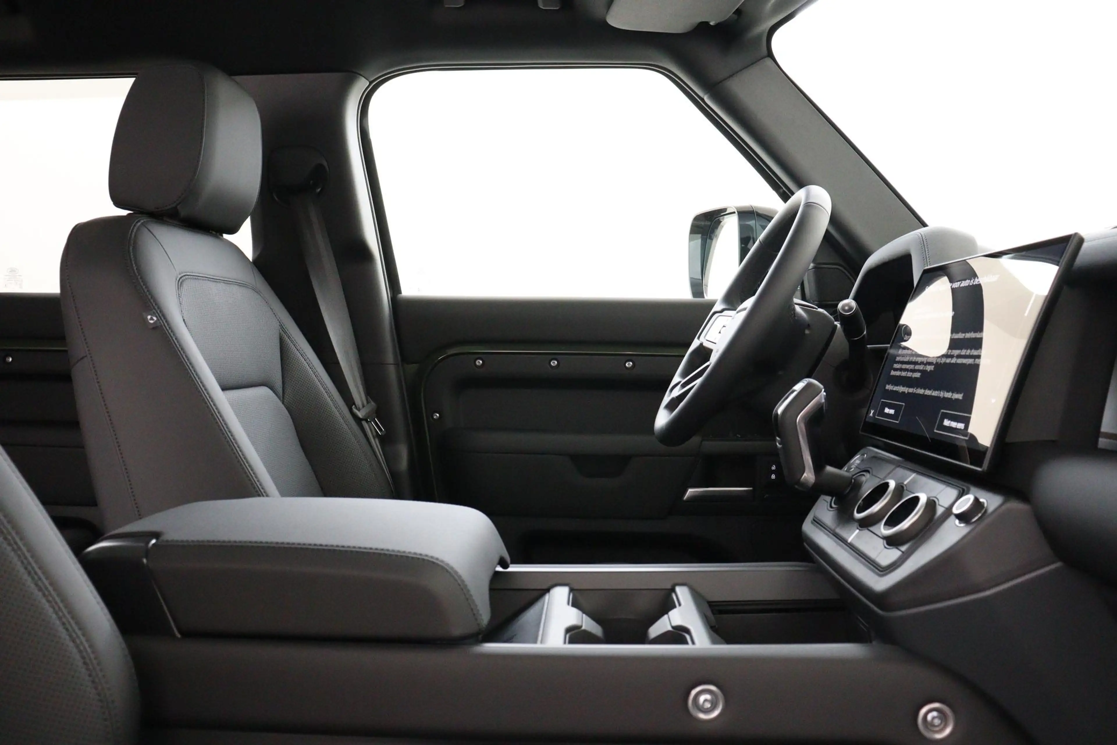 Land Rover Defender 110 2.0 P300e 110 X-DYNAMIC SE WOOLSTONE METALLIC| — photo 8