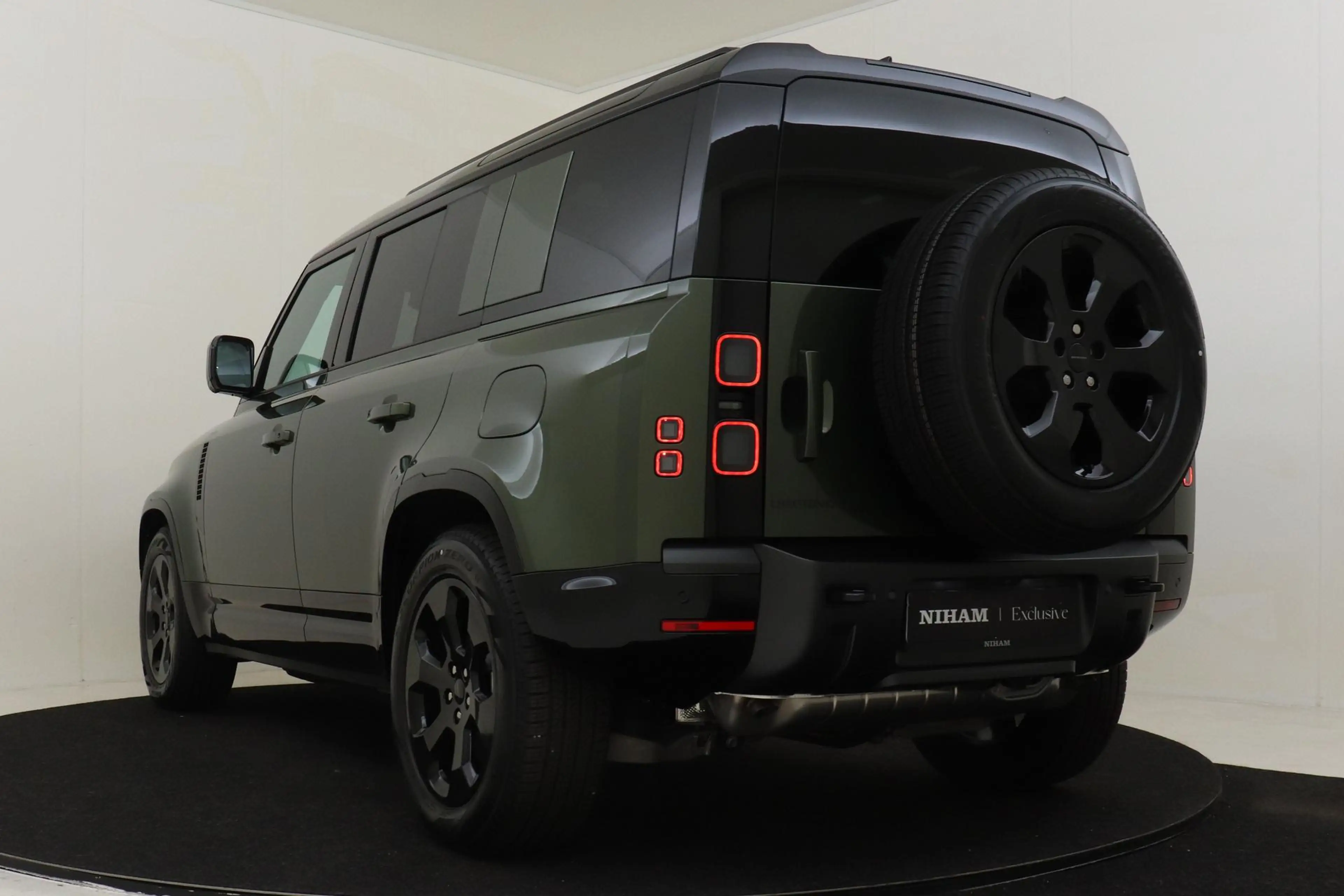 Land Rover Defender 110 2.0 P300e 110 X-DYNAMIC SE WOOLSTONE METALLIC| — photo 5