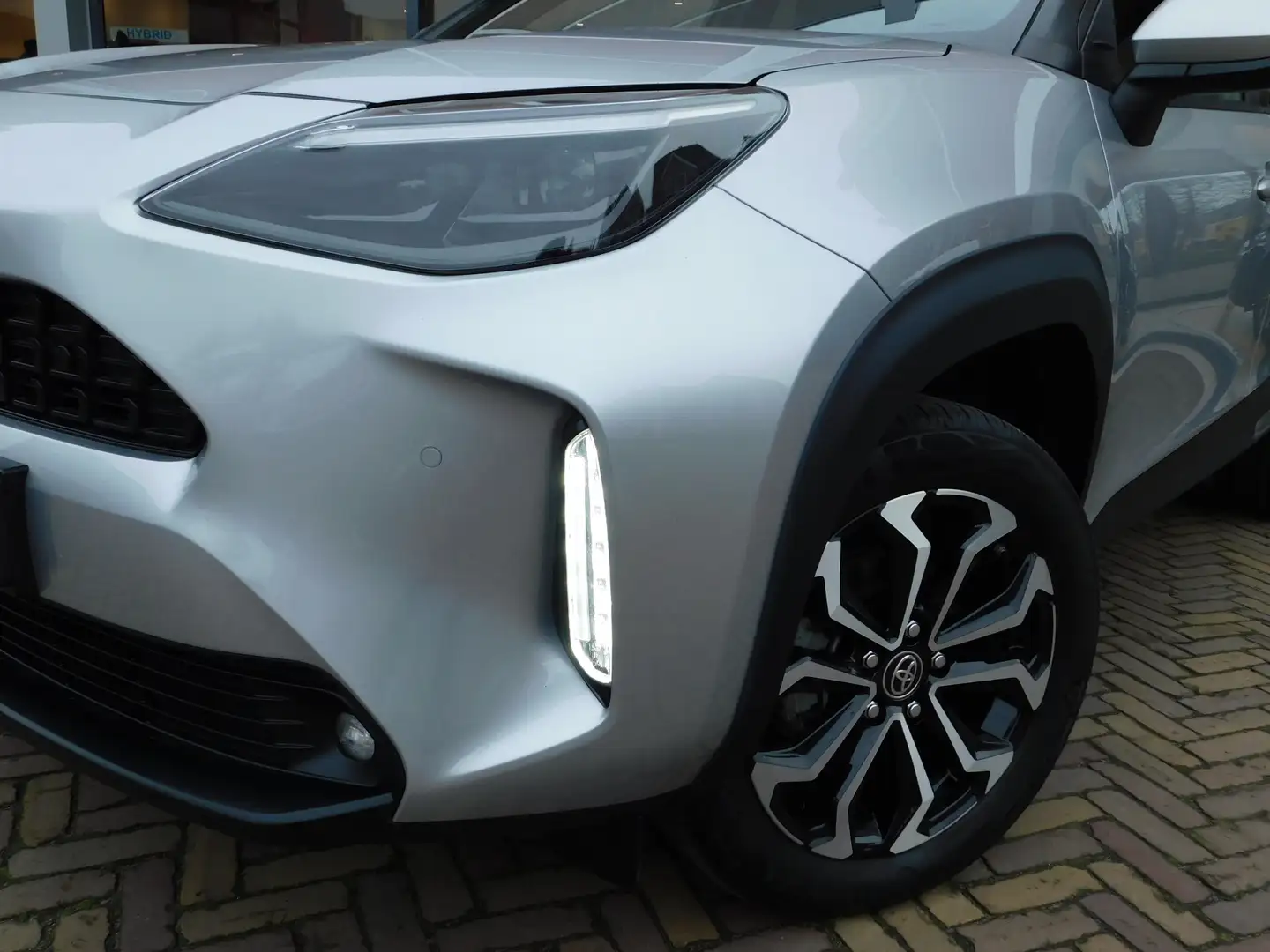 Toyota Yaris Cross 1.5 Hybrid Dynamic | Trekhaak | PDC | Stoelverwarm Gris - 2