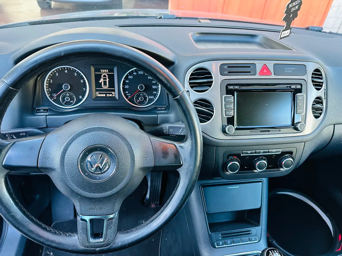 Volkswagen Tiguan 1.4 TSI  TrendLine BlueMotion 6Marce Negro - 2