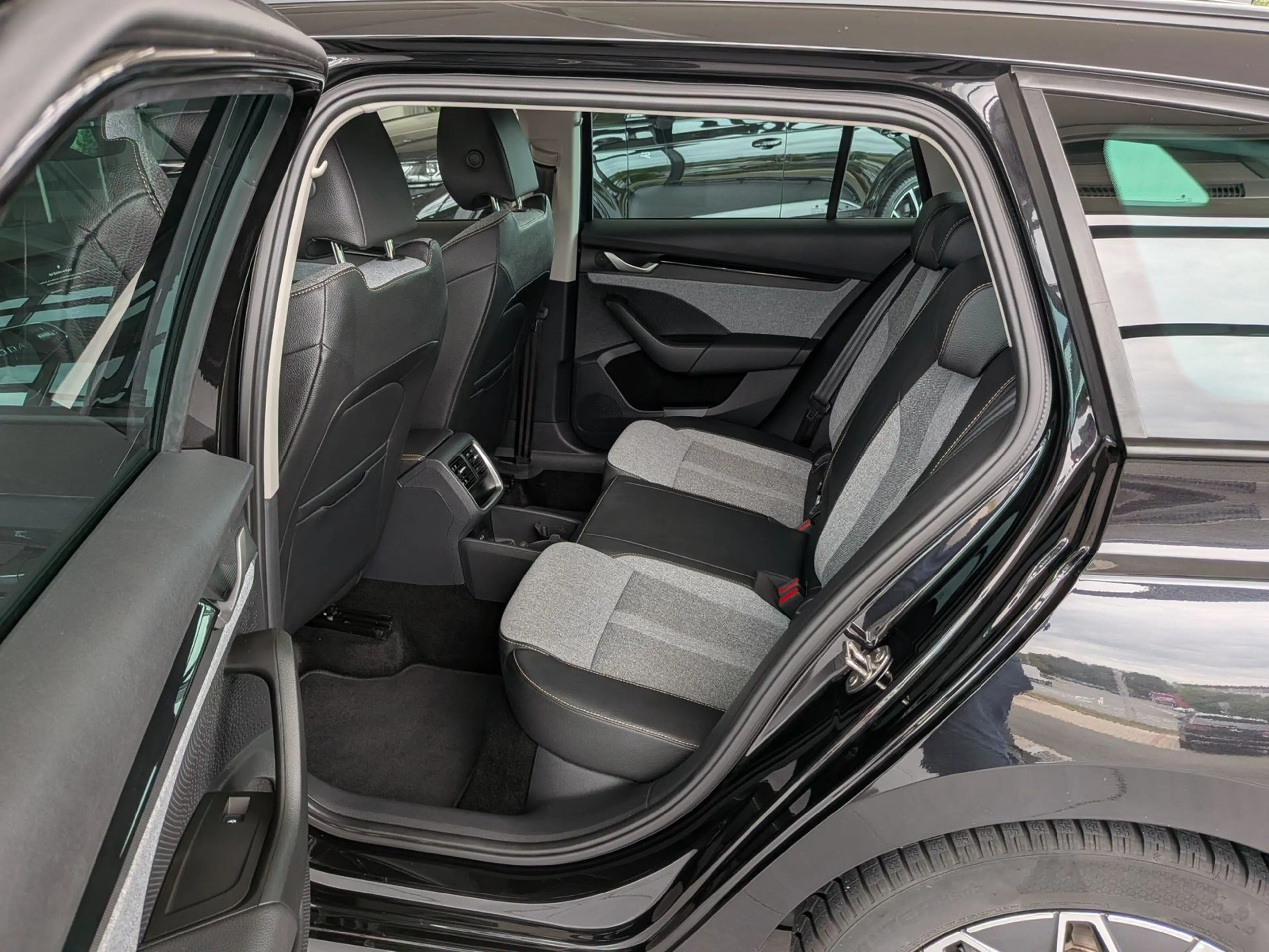 Skoda Octavia 1.5TSI mHEV DSG ACC Style AHK 17" 5J-Gar — photo 15