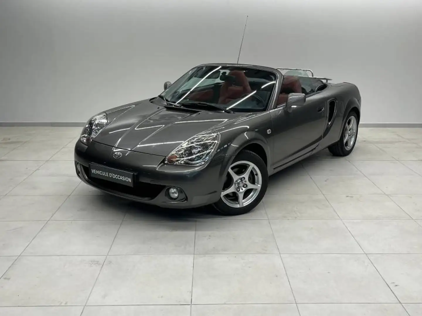 Toyota 140 VVT-i Gris - 1