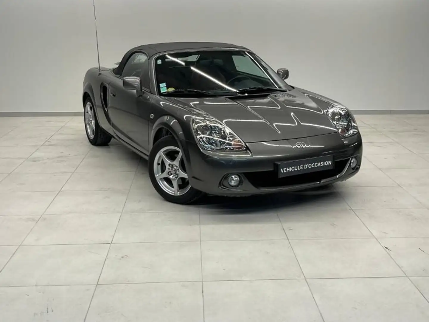 Toyota 140 VVT-i Gris - 2