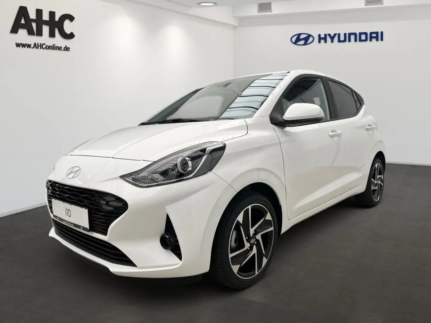 Hyundai i10 1.2 Benzin M/T Prime KlimaA Navi SpurH PDC Weiß - 1