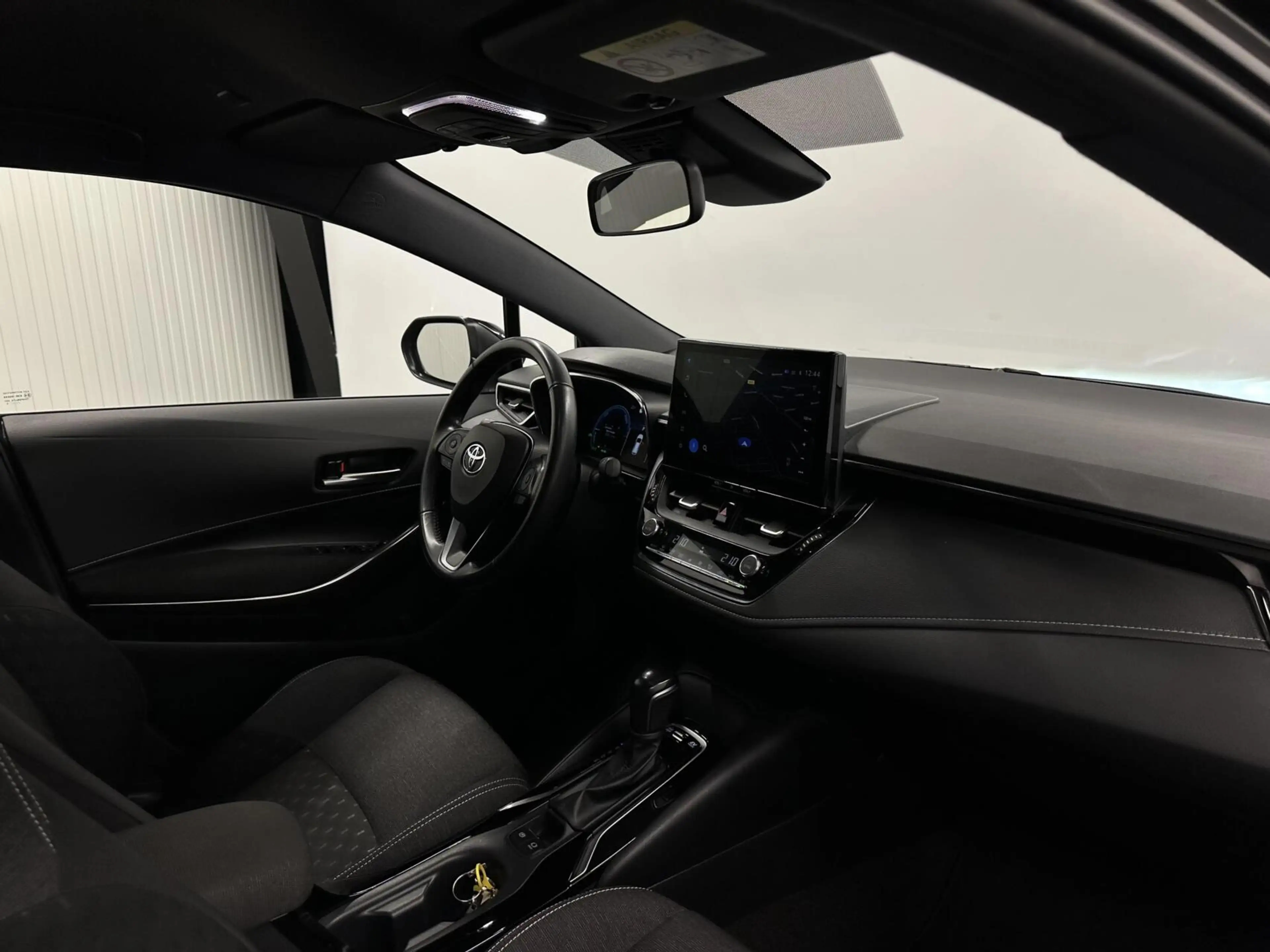 Toyota Corolla Touring Sports Hybrid 140 Active CAMERA CARPLAY NA — photo 12