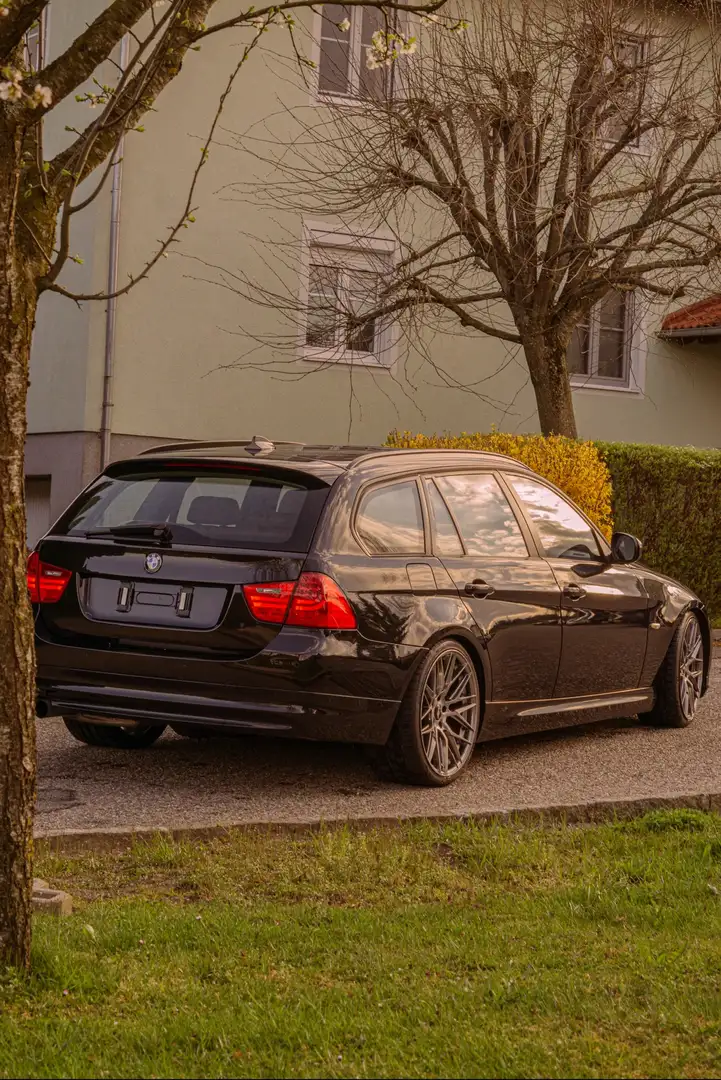 BMW 320 320i Touring Schwarz - 2