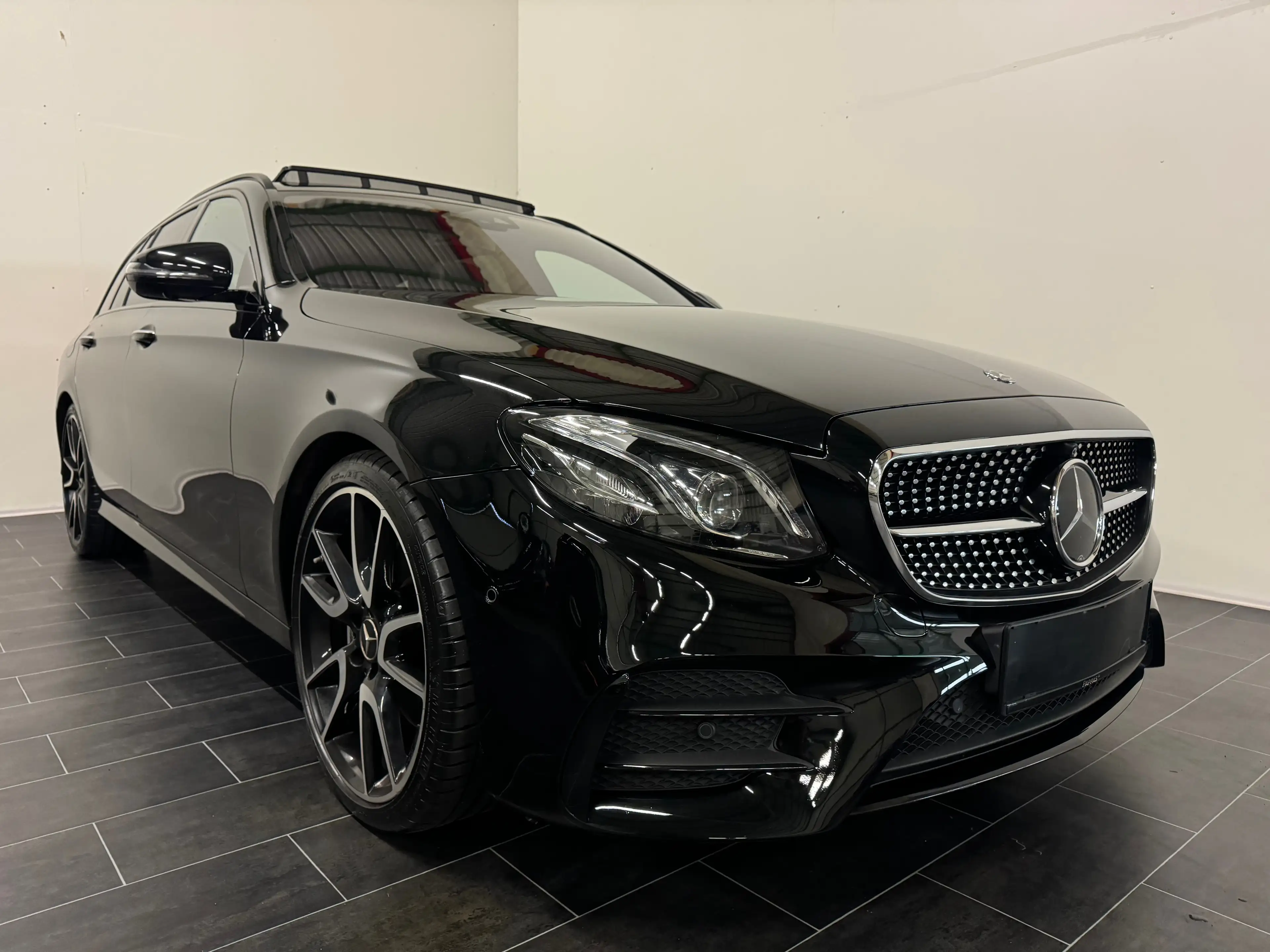 Mercedes-Benz E 43 AMG **Luftfahrwerk-Standheizung-Pano-LED-Rote Gurte**