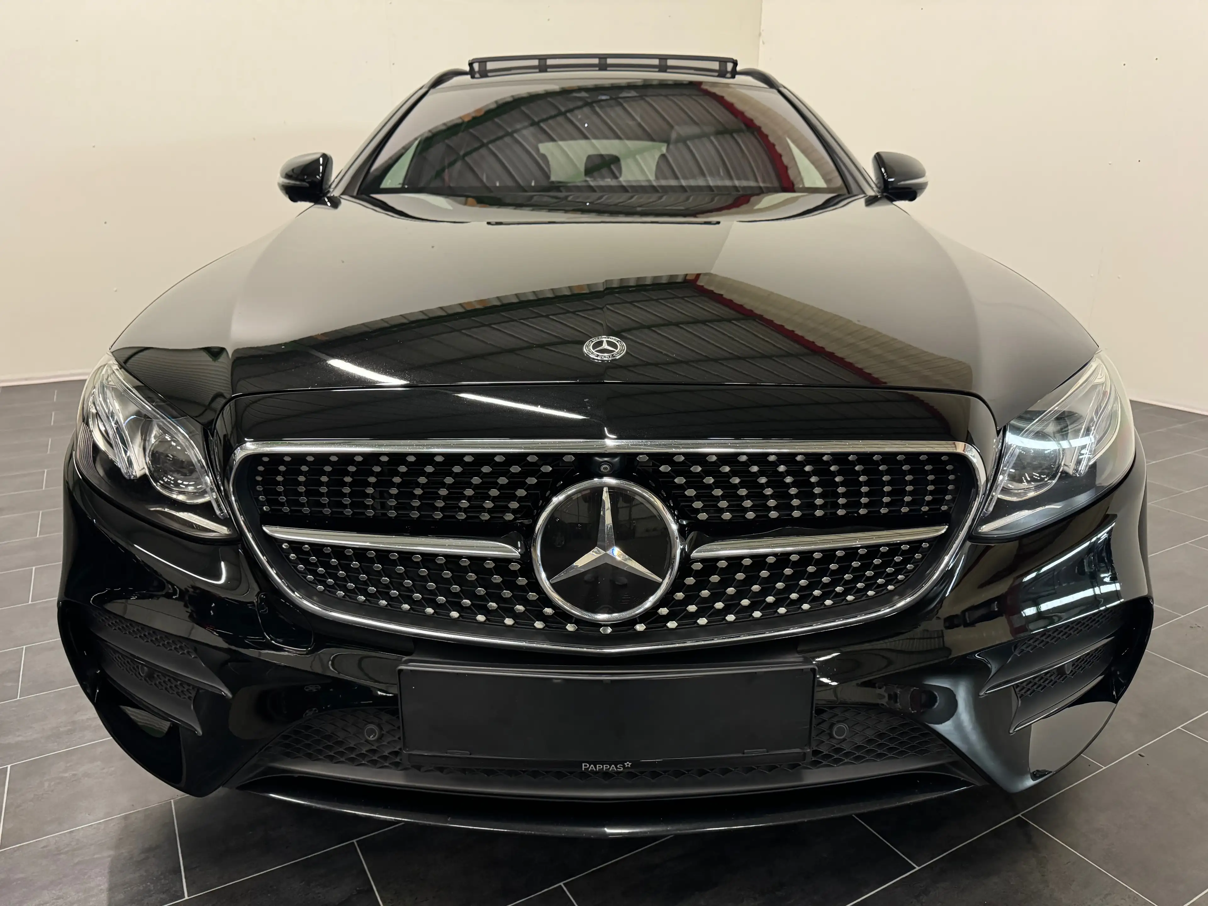 Mercedes-Benz E 43 AMG **Luftfahrwerk-Standheizung-Pano-LED-Rote Gurte** — photo 8