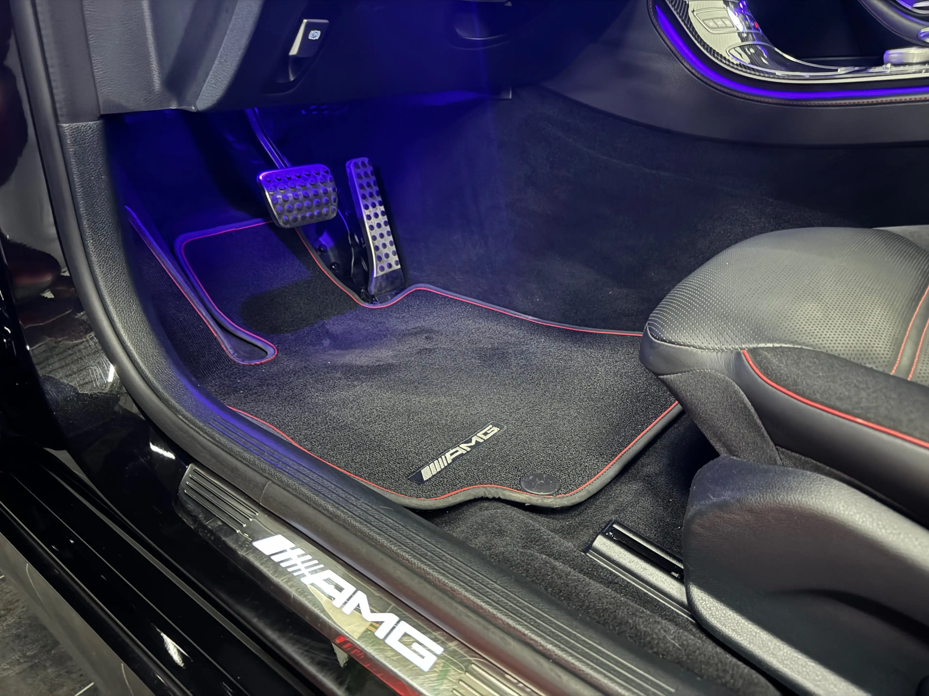 Mercedes-Benz E 43 AMG **Luftfahrwerk-Standheizung-Pano-LED-Rote Gurte** — photo 13