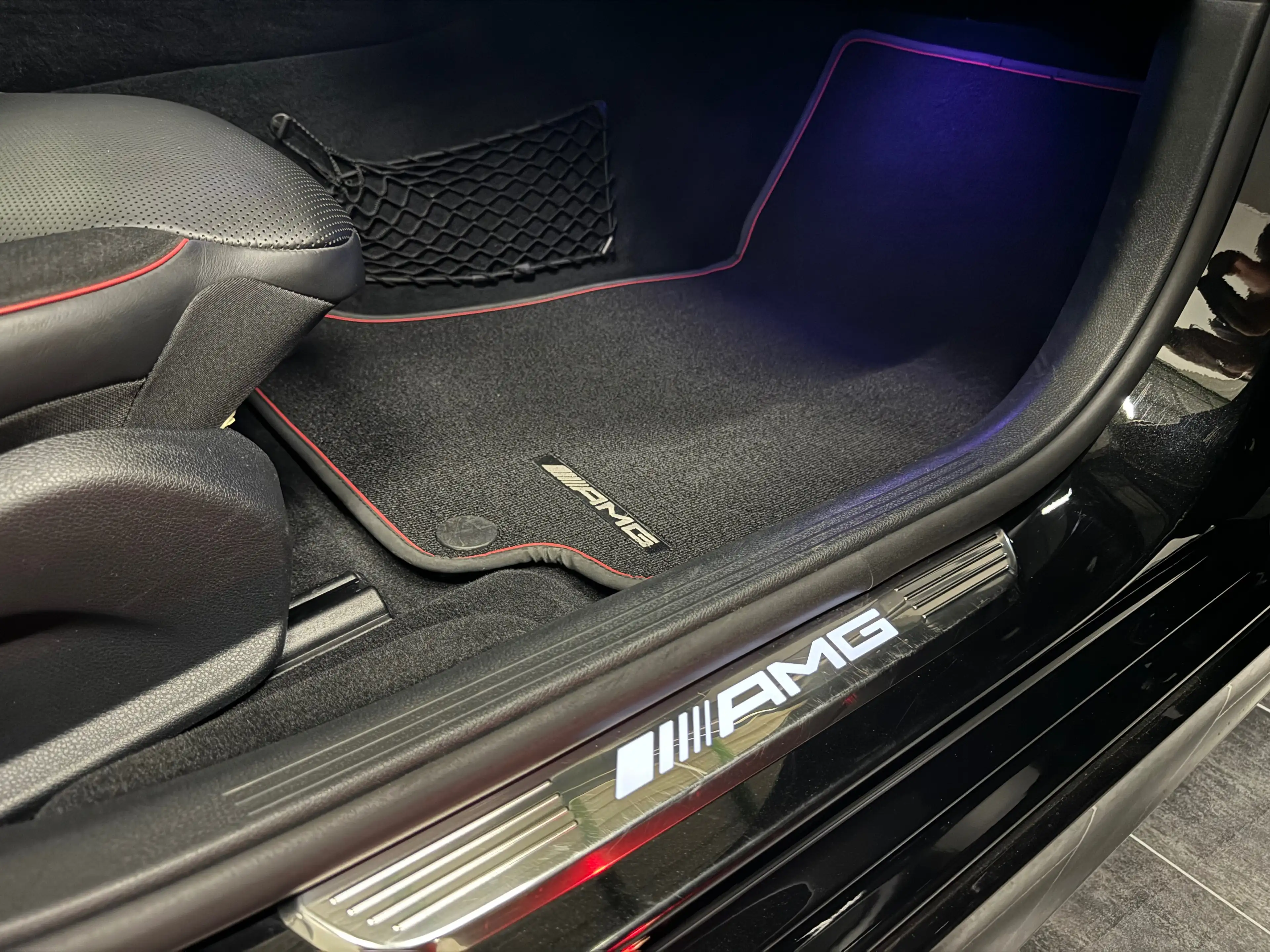 Mercedes-Benz E 43 AMG **Luftfahrwerk-Standheizung-Pano-LED-Rote Gurte** — photo 14