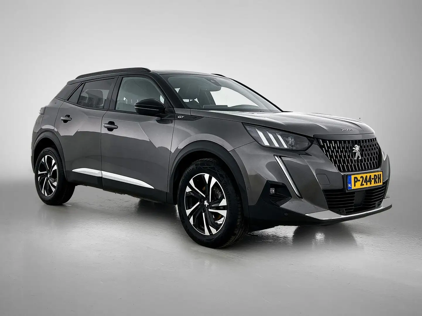 Peugeot 2008 1.2 GT 130pk Automaat | Navigatie | Climate Contro Grijs - 2