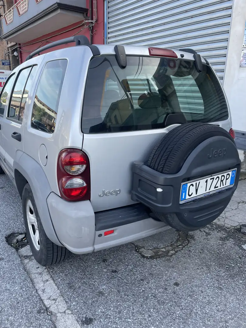 Jeep Liberty Sport - 2