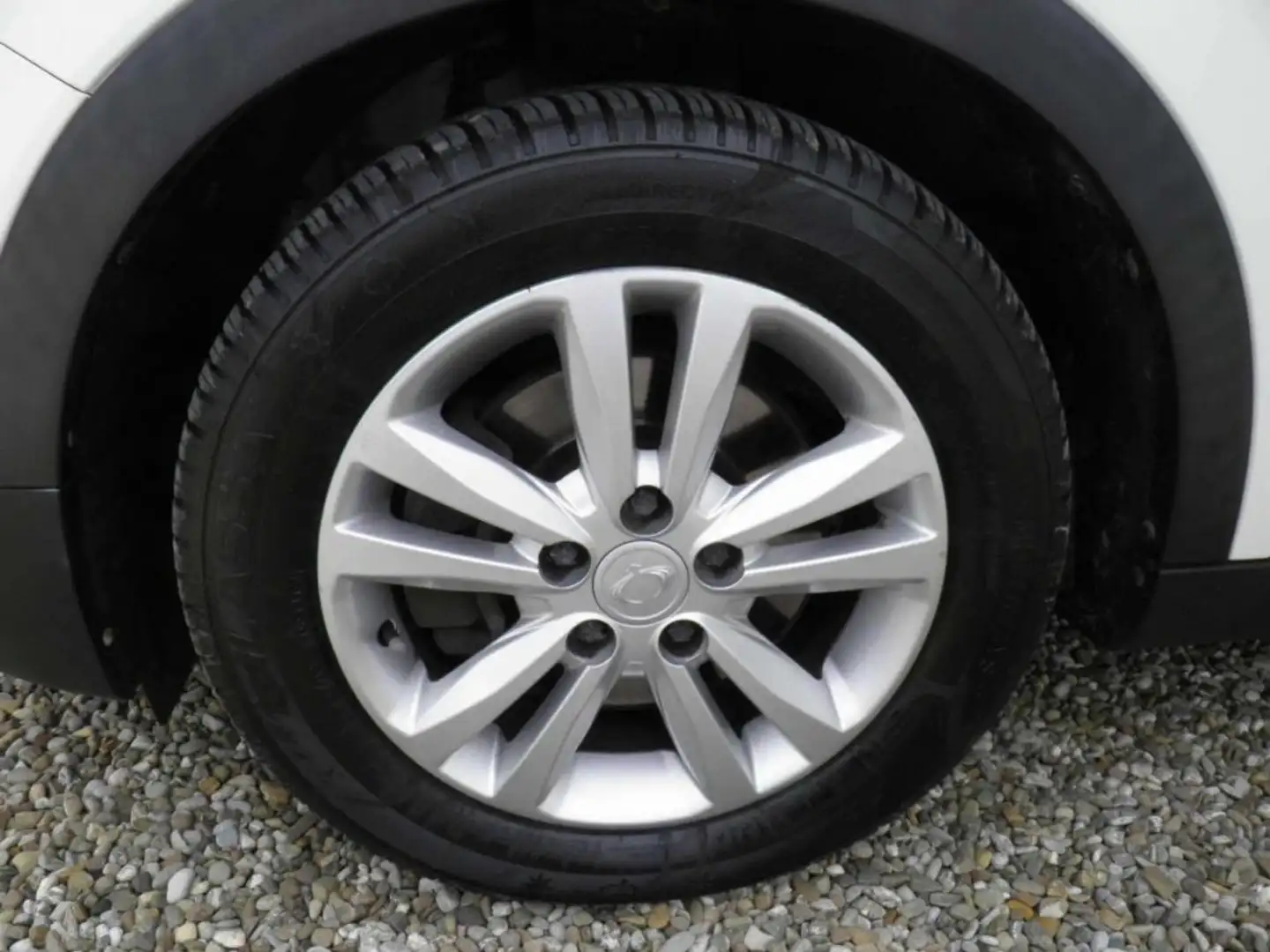 SsangYong Tivoli TIVOLI 1.6D 2WD GO AUTOMATICO Bianco - 2