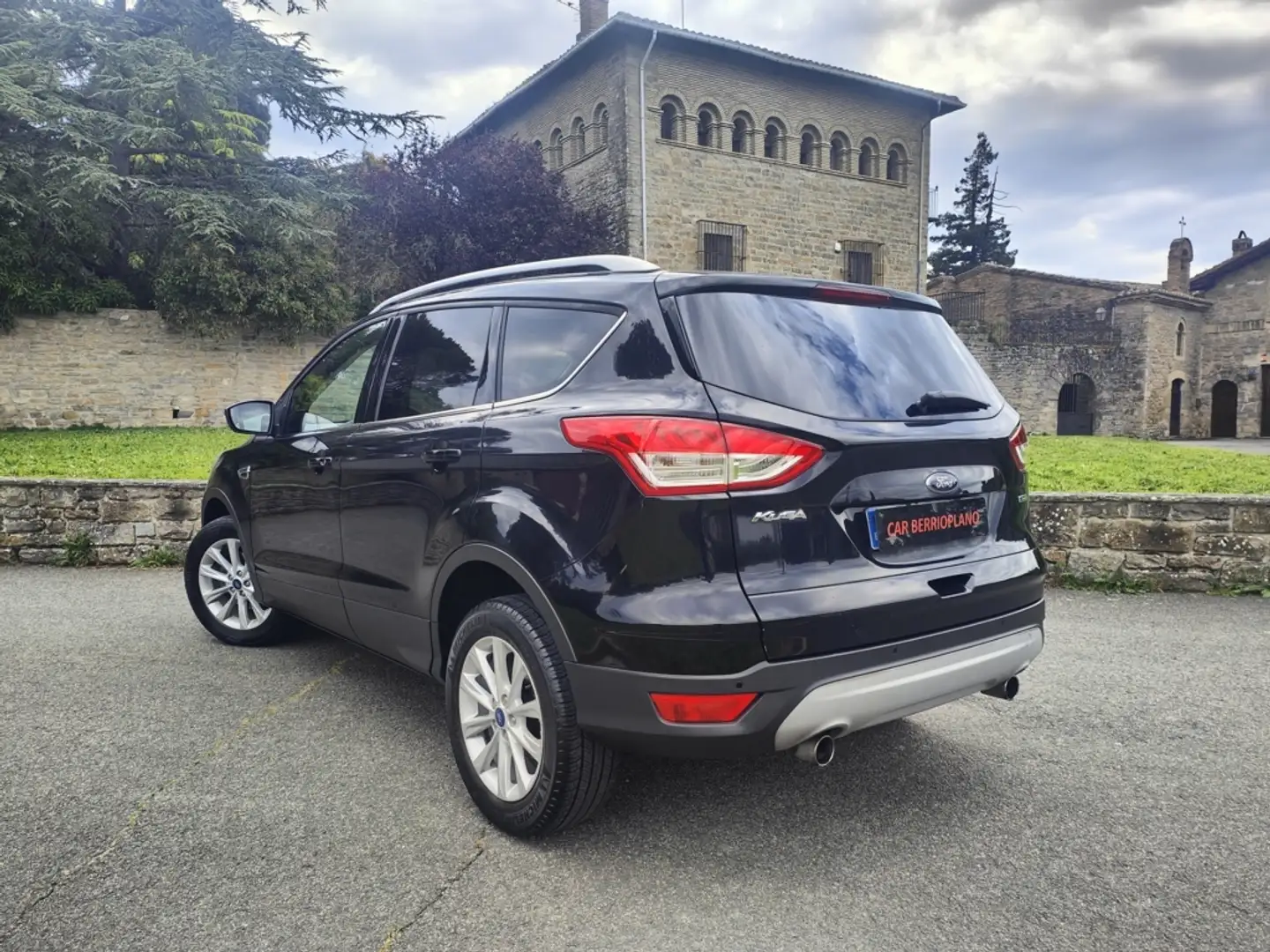 Ford Kuga 1.5 EcoB. Auto S&S Titanium 4x2 150 Zwart - 2