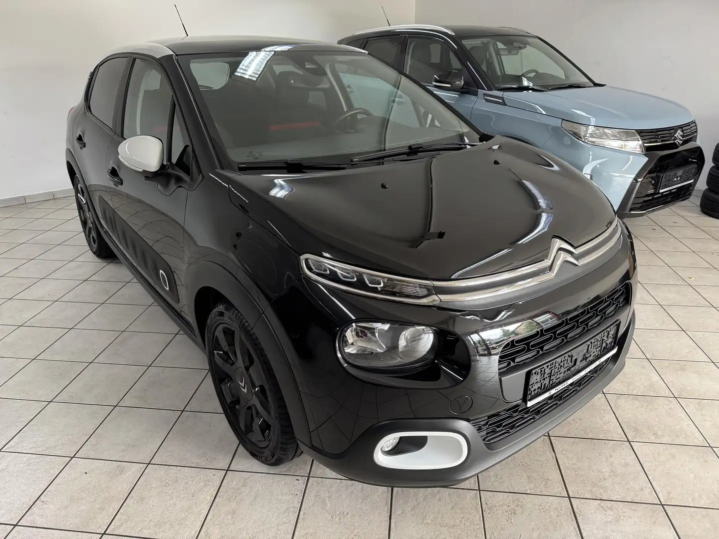 Citroen C3 1.2 (83PS) GLASDACH/17"ALU/SH 1.2 61kW (83PS) Negru - 1