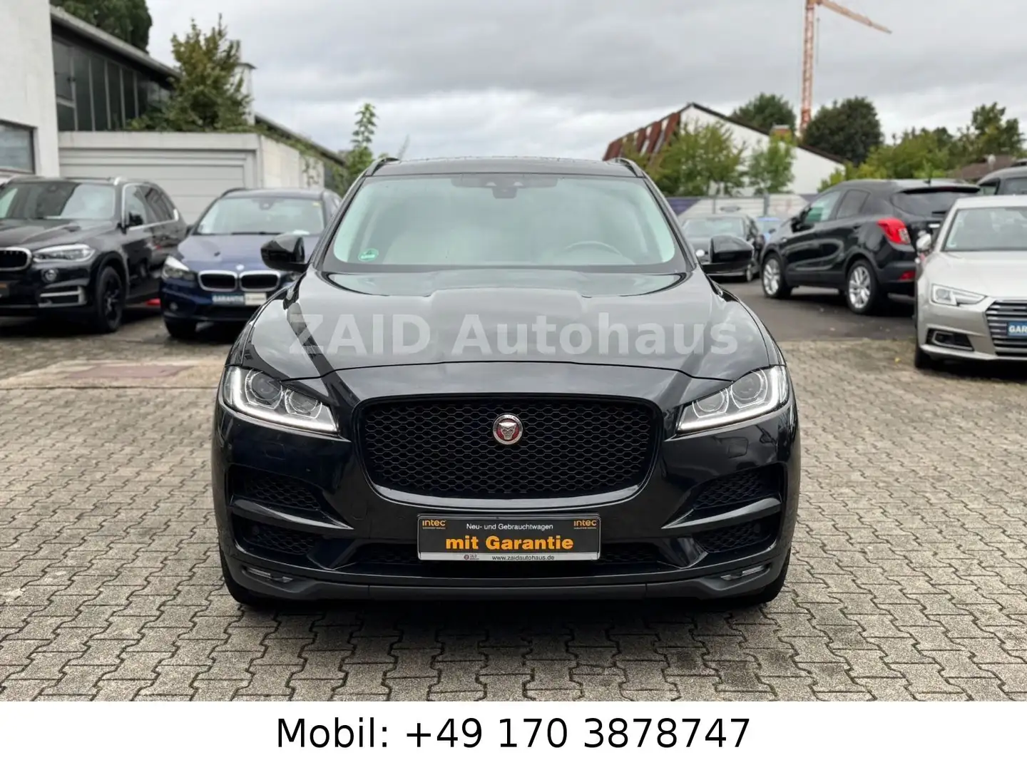 Jaguar F-Pace F-PACE Prestige AWD 3.0 R-Line*KAMERA*PANORAMA Schwarz - 2